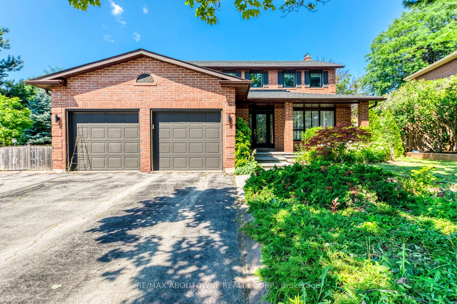 1124 Notley Crescent, Oakville, ON L6M 1H4