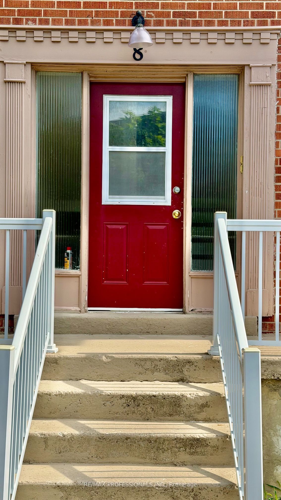 8 Bridesburg Drive, Toronto, ON M9R 2K3 photo 2