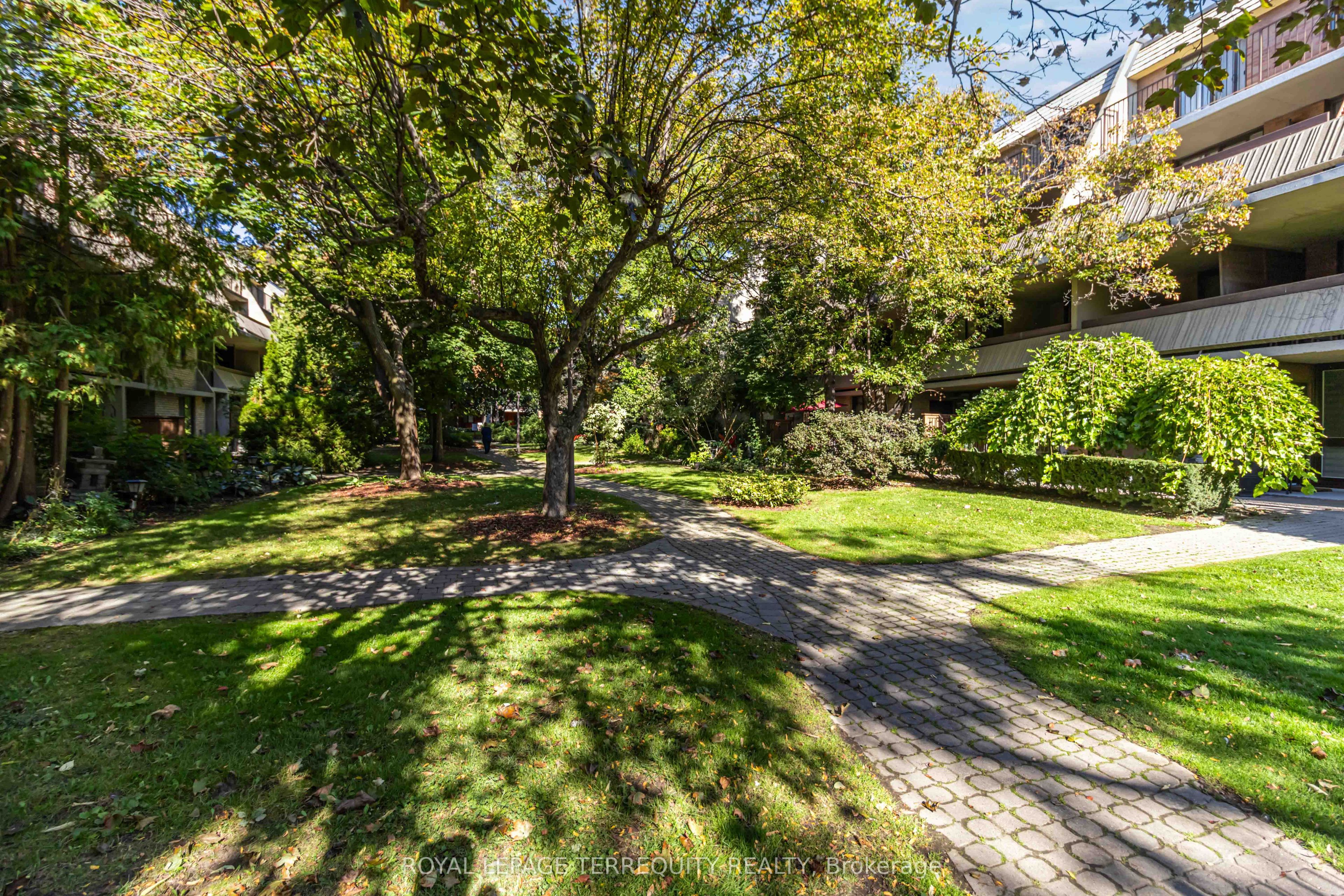 1250 Mississauga Valley Boulevard 46, Mississauga, ON L5A 3R6 photo 4