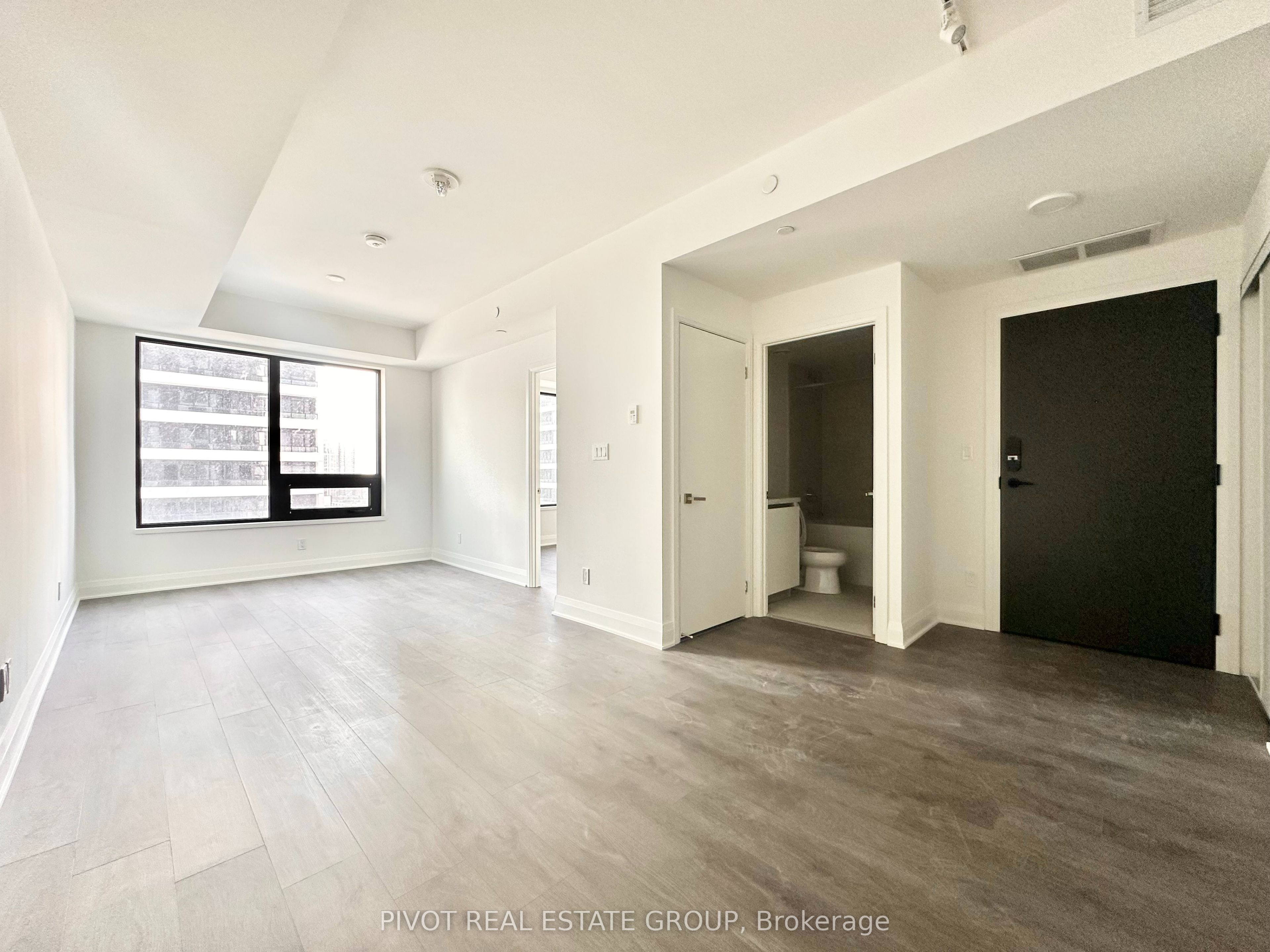 2 Erskine Road 3809, Mississauga, ON L5B 0S1