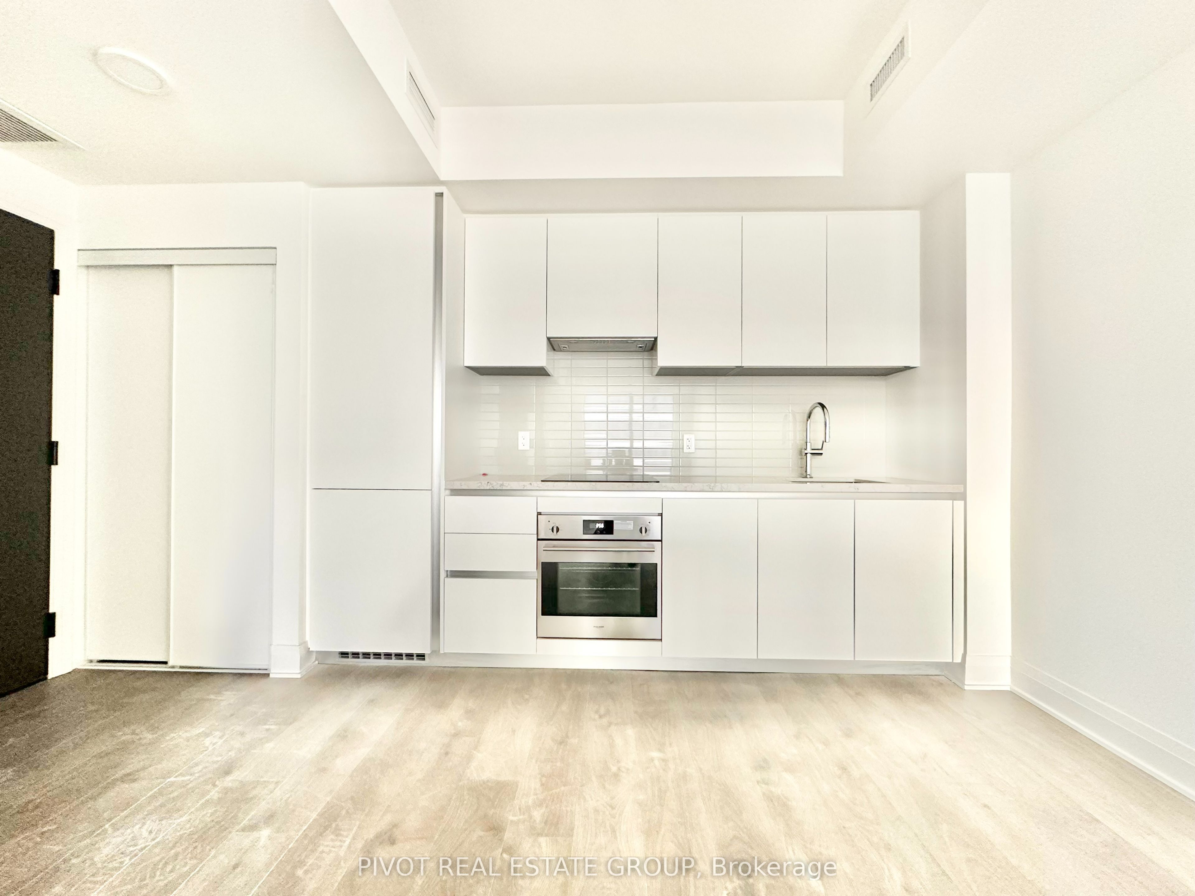2 Erskine Road 3809, Mississauga, ON L5B 0S1 photo 3