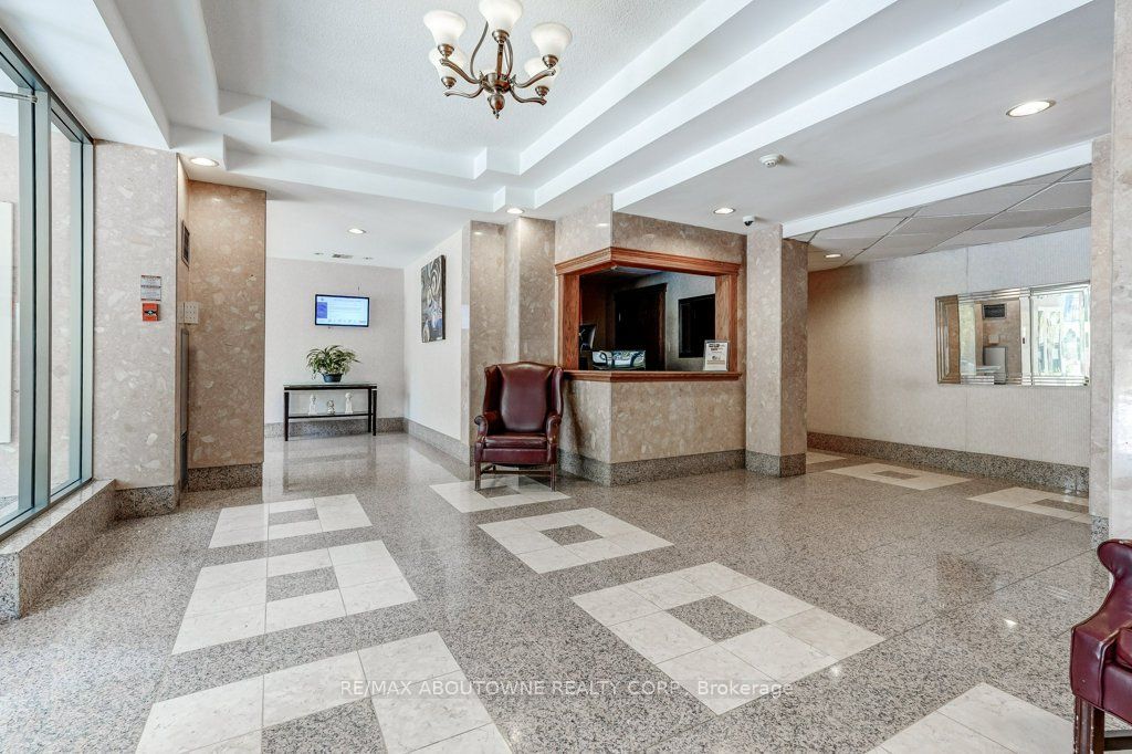 55 Elm Drive W 1007, Mississauga, ON L5B 3Z3 photo 5
