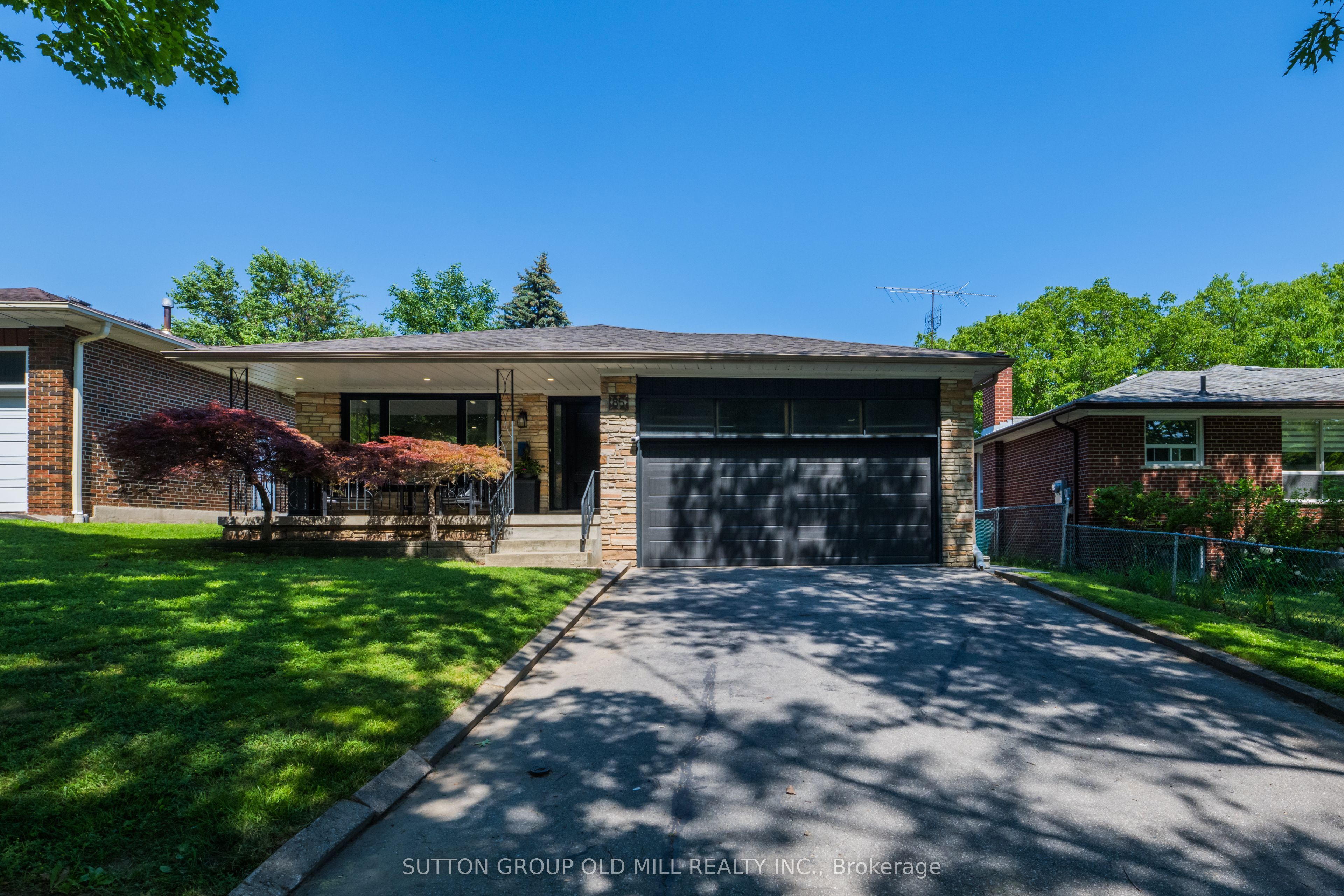 85 Bonnyview Drive, Toronto, ON M8Y 3G7 photo 2