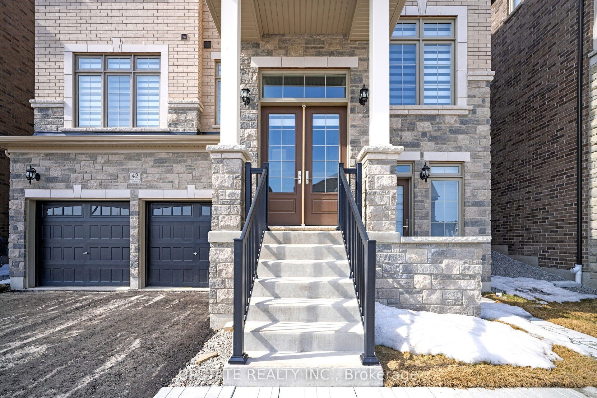 42 James Walker Avenue, Caledon, ON L7C 4M8 photo 2