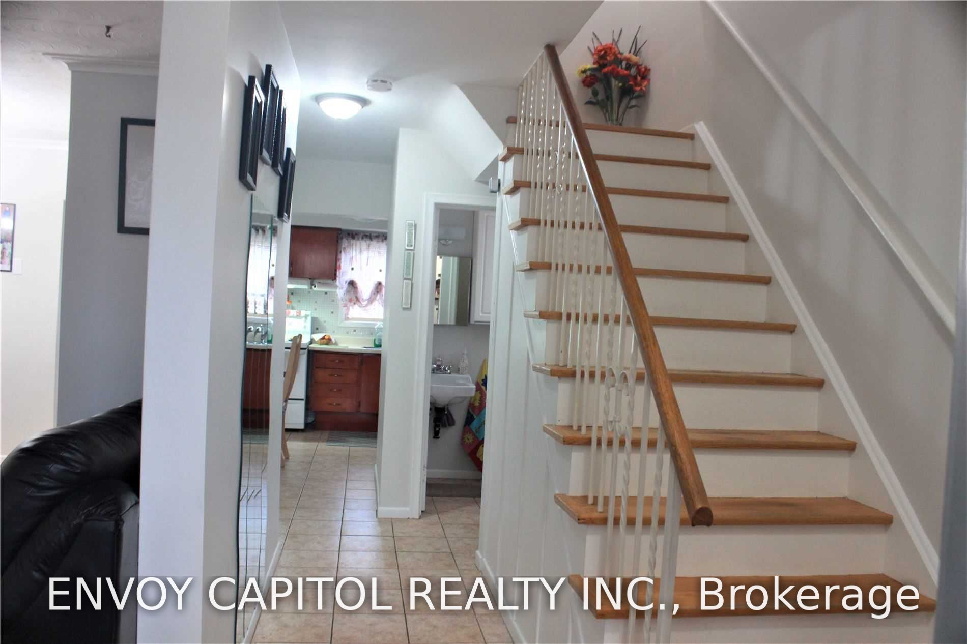 14 Faulkner Crescent, Toronto, ON M9M 2C1 photo 4