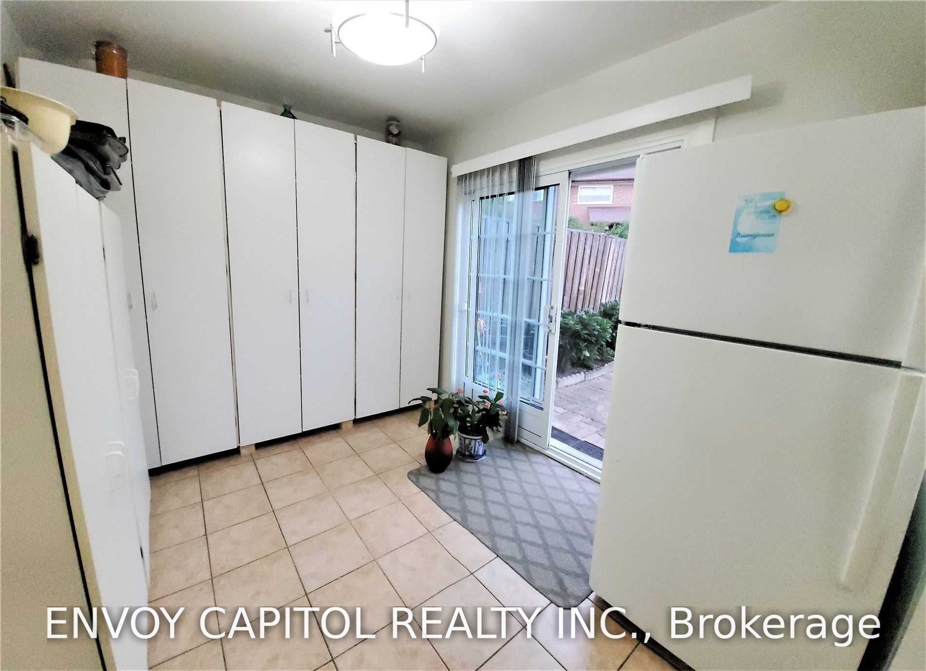 14 Faulkner Crescent, Toronto, ON M9M 2C1 photo 5