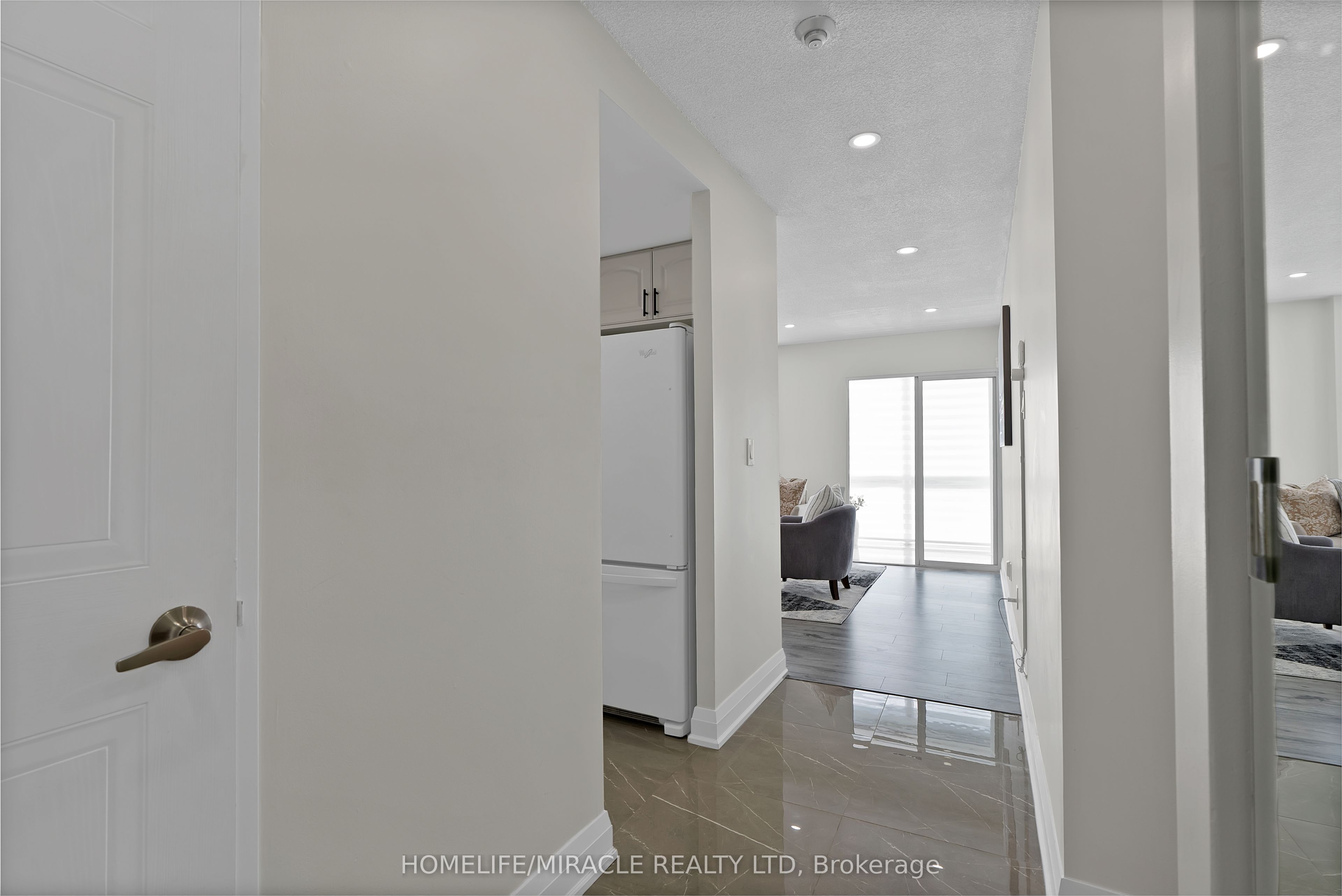 350 Webb Drive 112, Mississauga, ON L5B 3W4 photo 4
