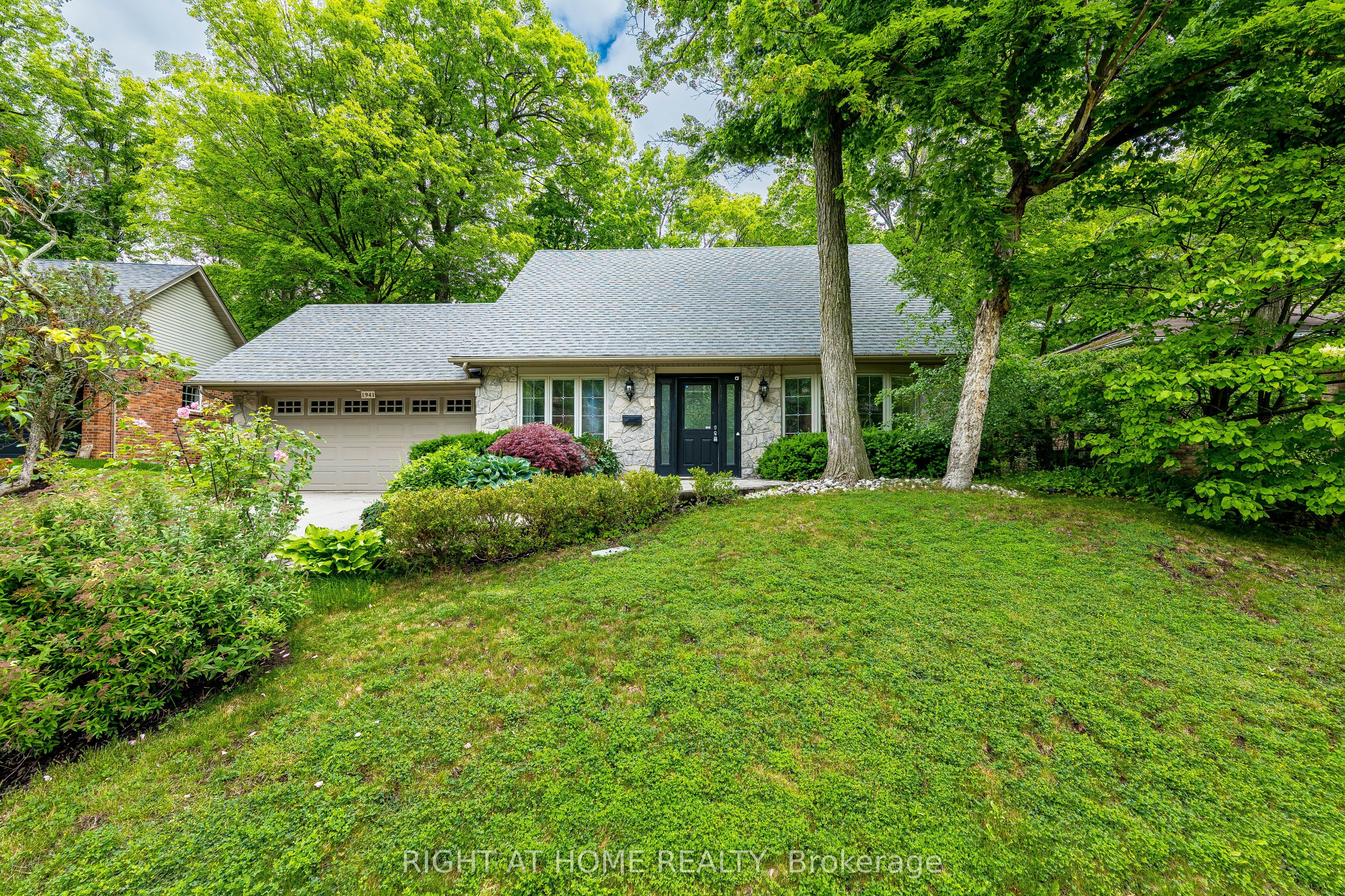 1941 Four Seasons Drive, Burlington, ON L7P 2Y3 photo 5