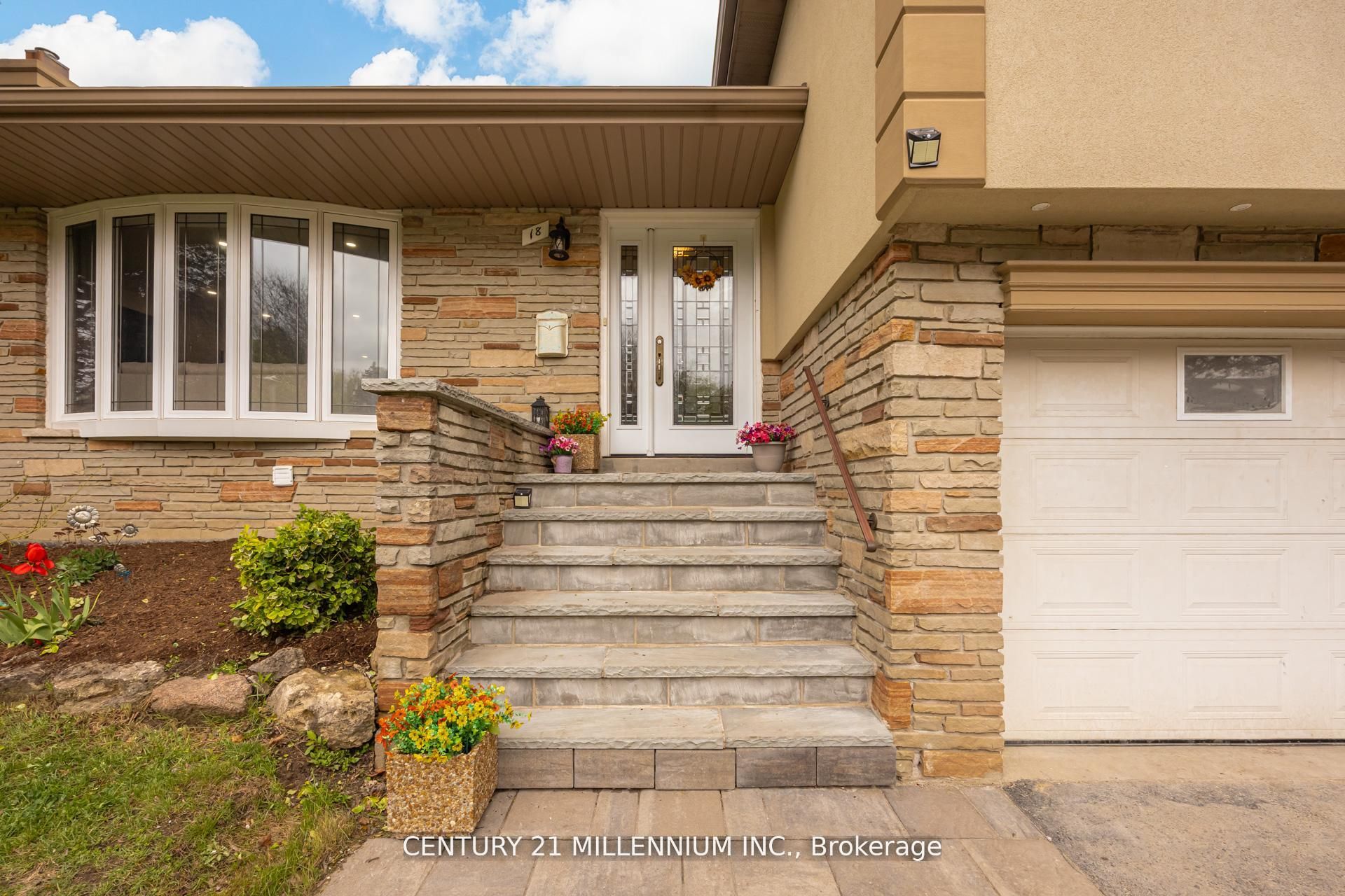 18 Ridgehill Drive, Brampton, ON L6Y 2C4 photo 3