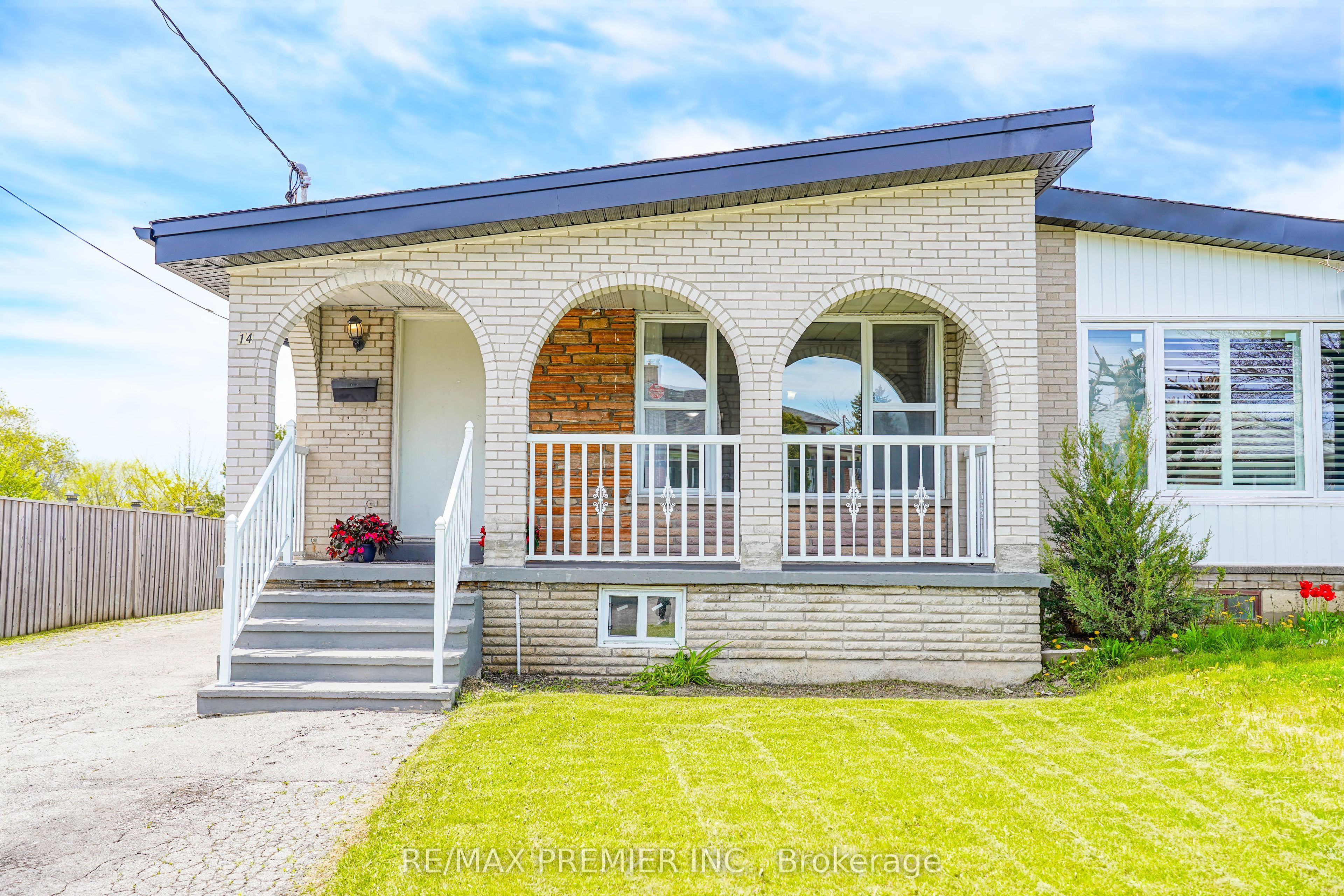 14 Yatescastle Drive, Toronto, ON M3L 2B8 photo 2
