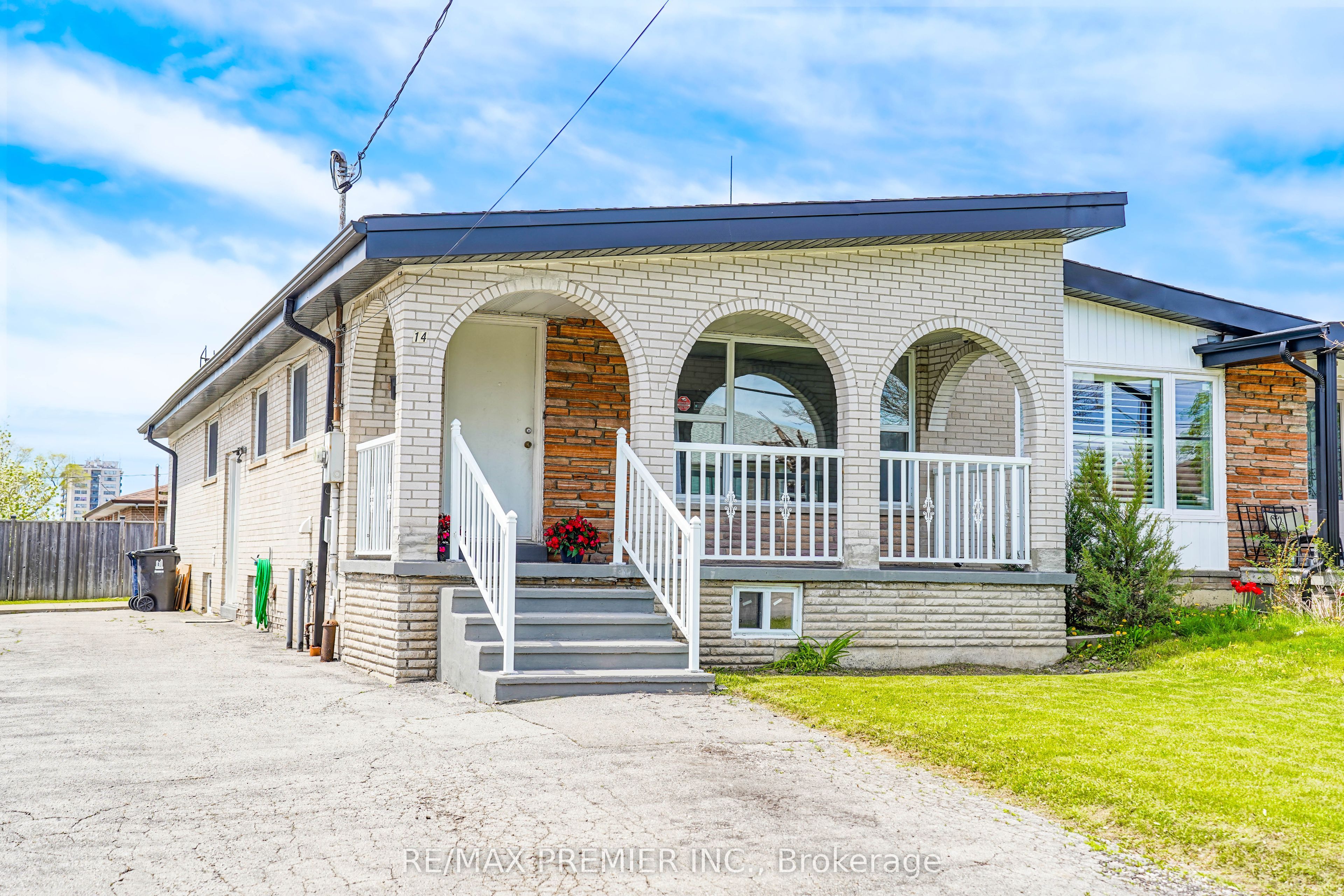14 Yatescastle Drive, Toronto, ON M3L 2B8 photo 3