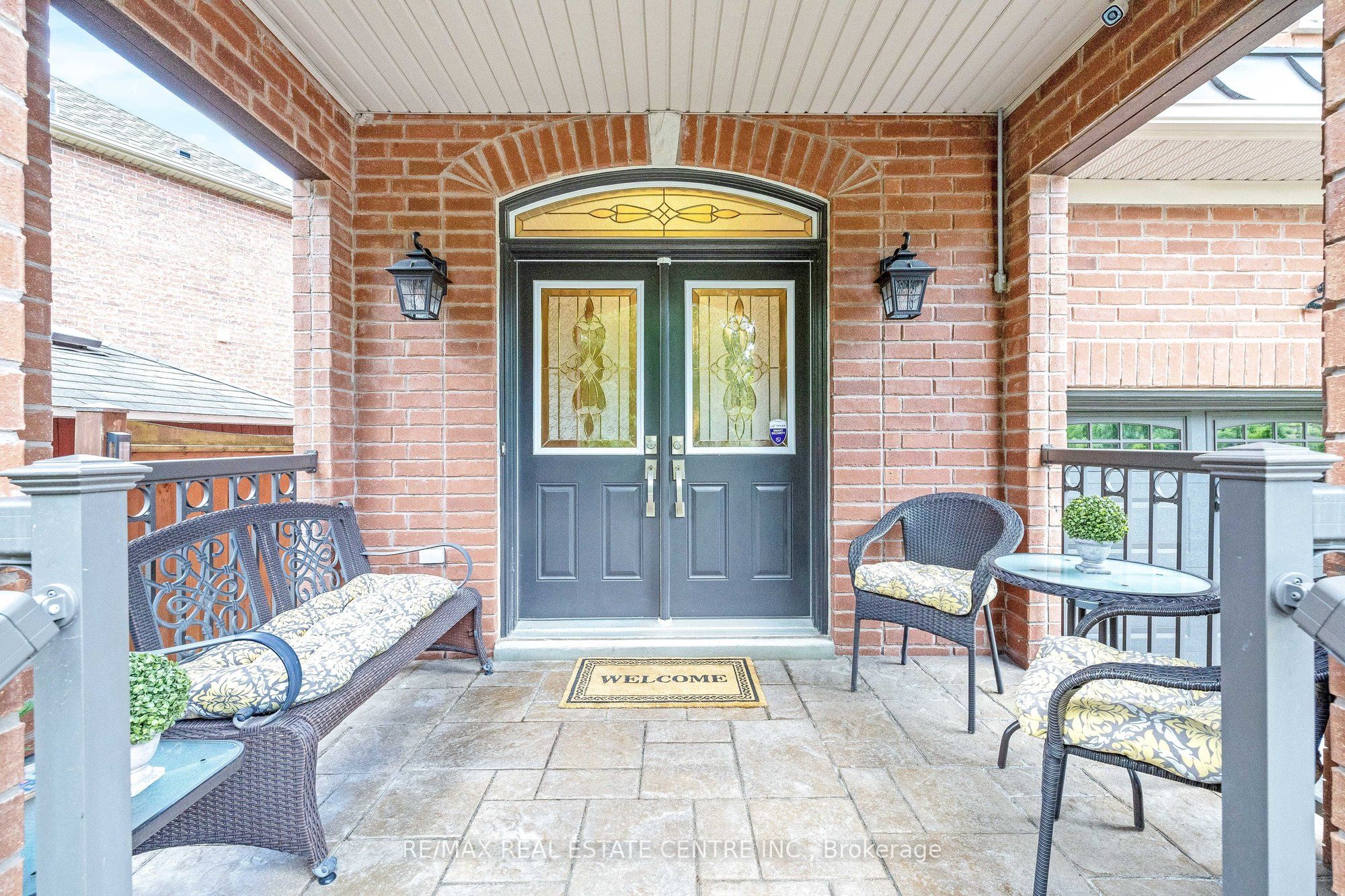 241 Duff Crescent, Milton, ON L9T 0W7 photo 2