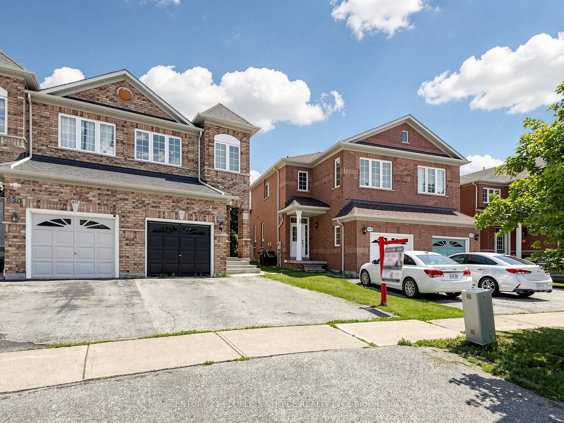 828 Khan Crescent, Mississauga, ON L5V 2R4 photo 2