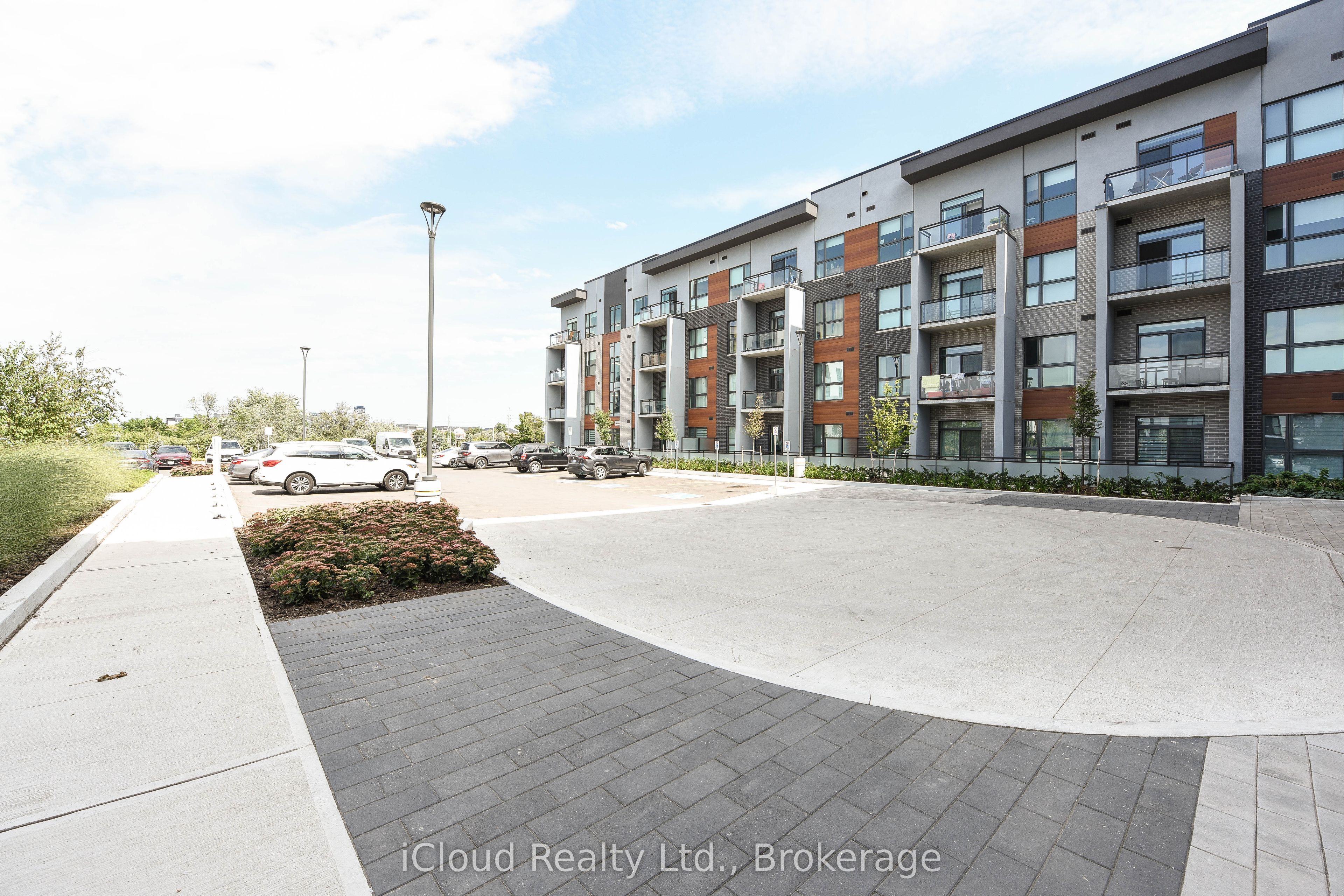 95 Dundas Street 004, Oakville, ON L6M 5N4 photo 2