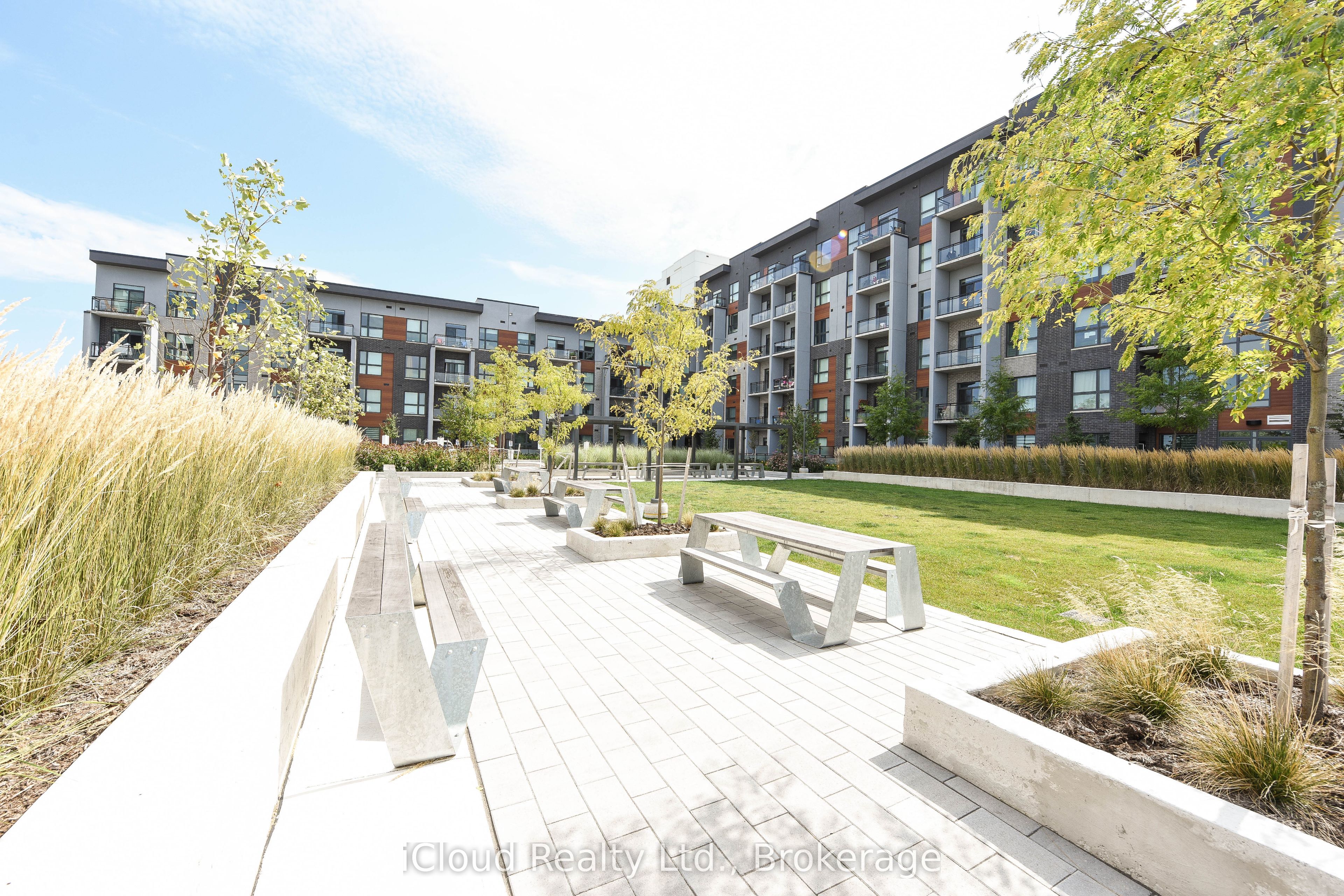 95 Dundas Street 004, Oakville, ON L6M 5N4 photo 4