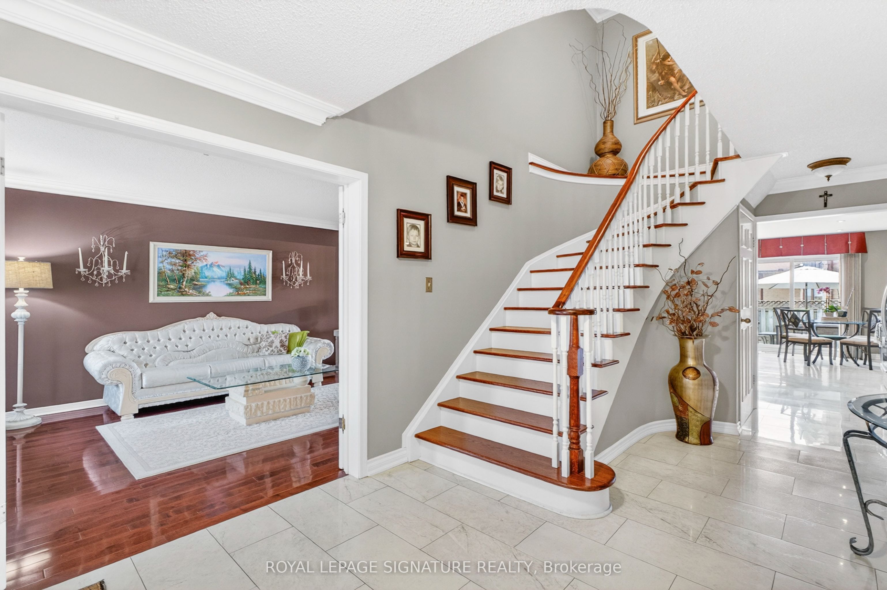 566 Huntington Ridge Drive, Mississauga, ON L5R 2X7 photo 3