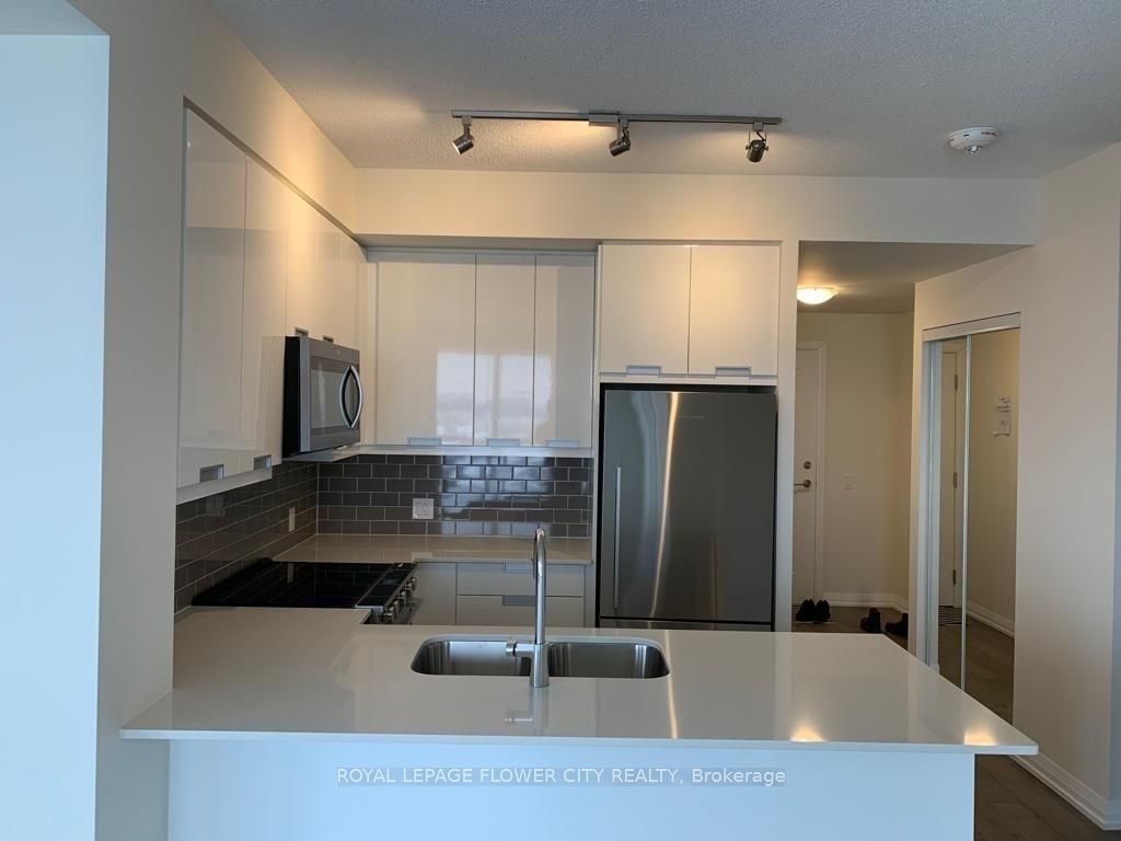 65 Watergarden Drive 909, Mississauga, ON L5R 1B2 photo 4