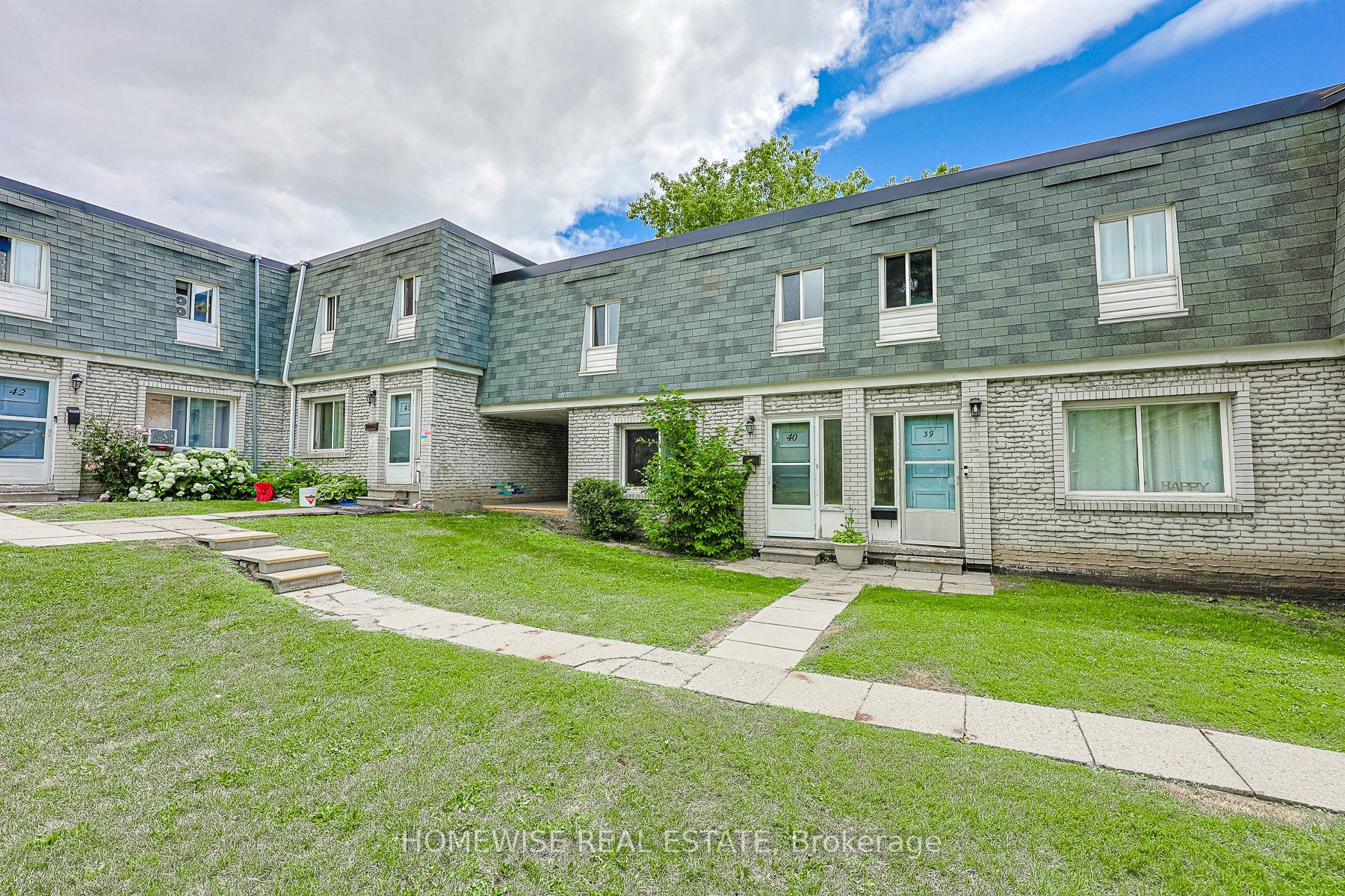 1350 Winding Trail 20, Mississauga, ON L4Y 2T8