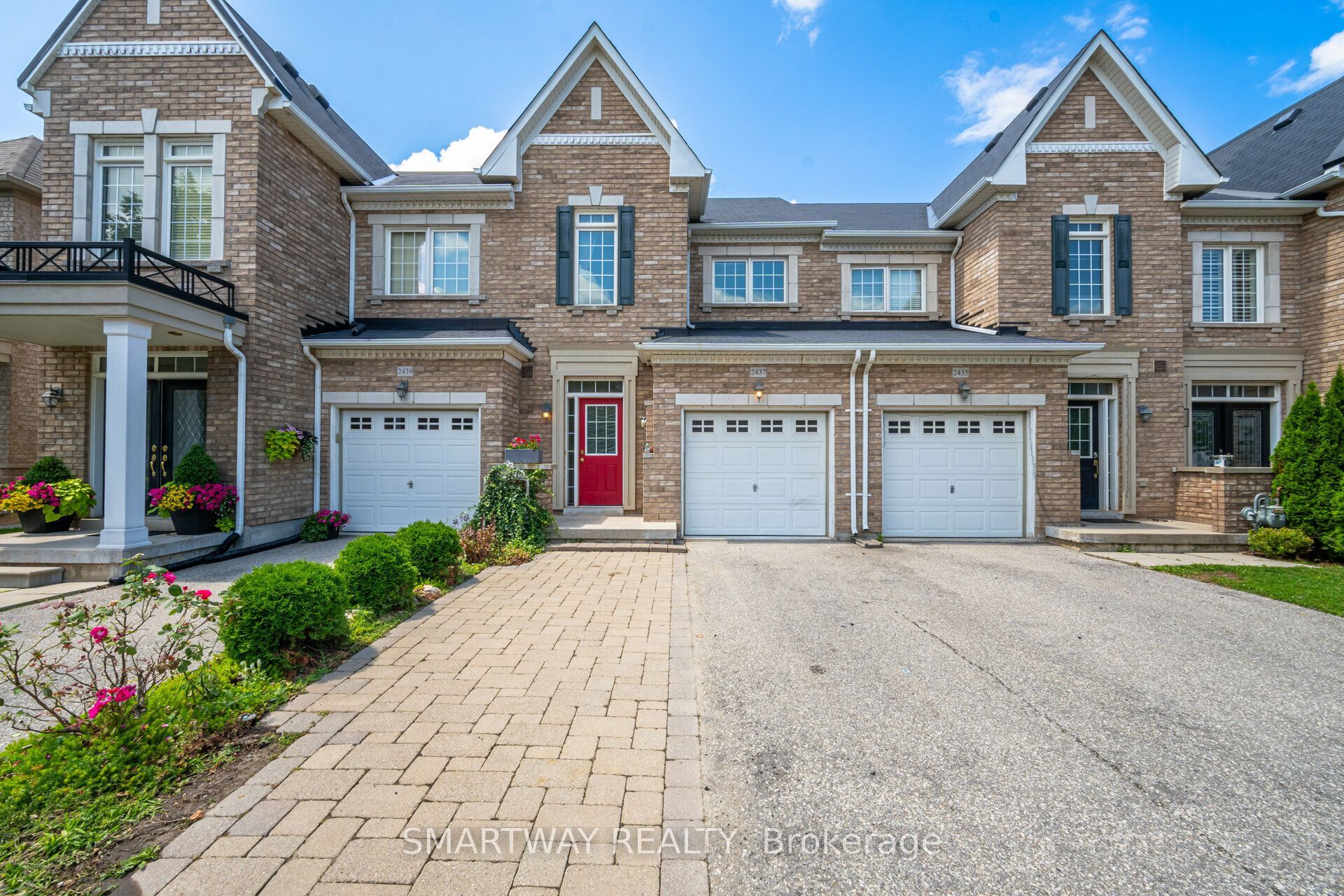 2437 Montagne Avenue, Oakville, ON L6M 0J5