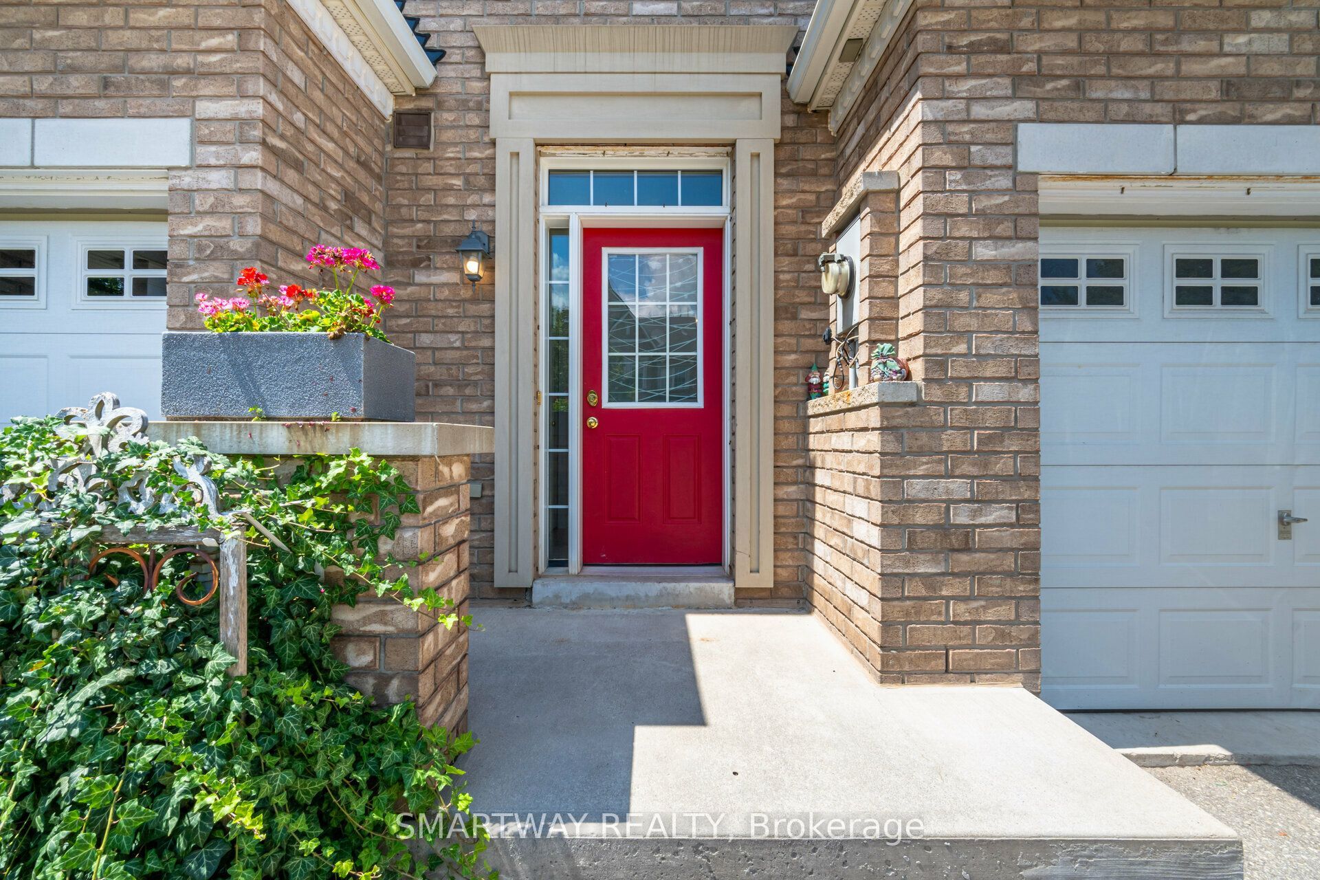 2437 Montagne Avenue, Oakville, ON L6M 0J5 photo 2