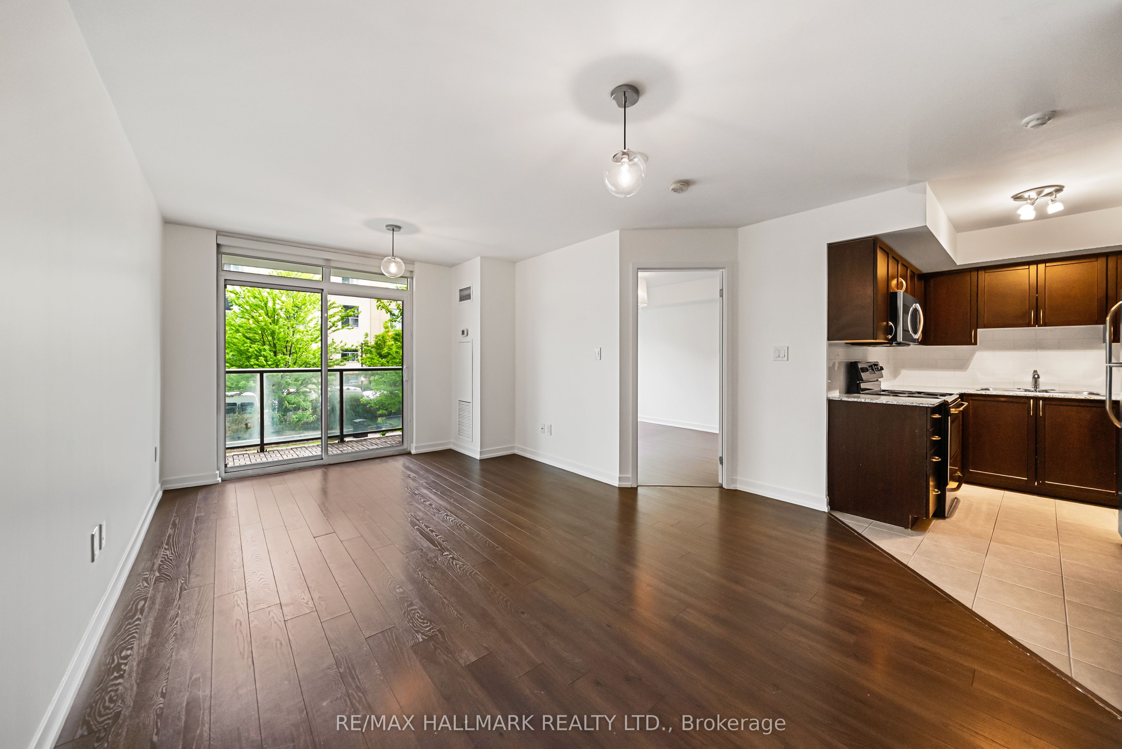 816 Lansdowne Avenue 103, Toronto, ON M6H 4K6 photo 2