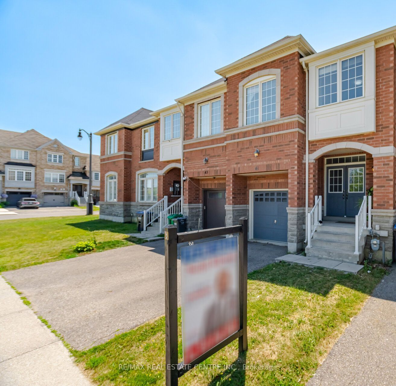 41 Lorenzo Circle, Brampton, ON L6R 3N4 photo 2