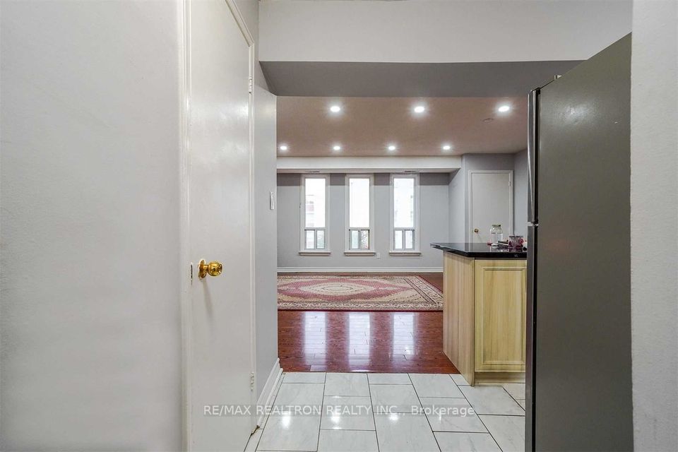 28 Rexdale Boulevard 16, Toronto, ON M9W 5Z3 photo 2