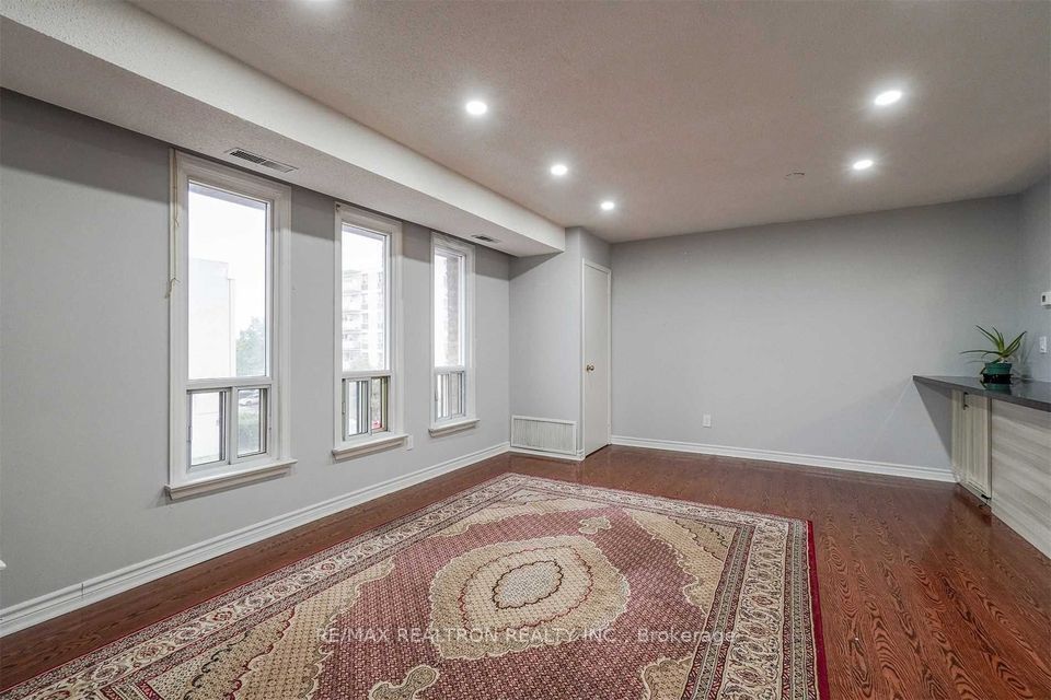 28 Rexdale Boulevard 16, Toronto, ON M9W 5Z3 photo 3