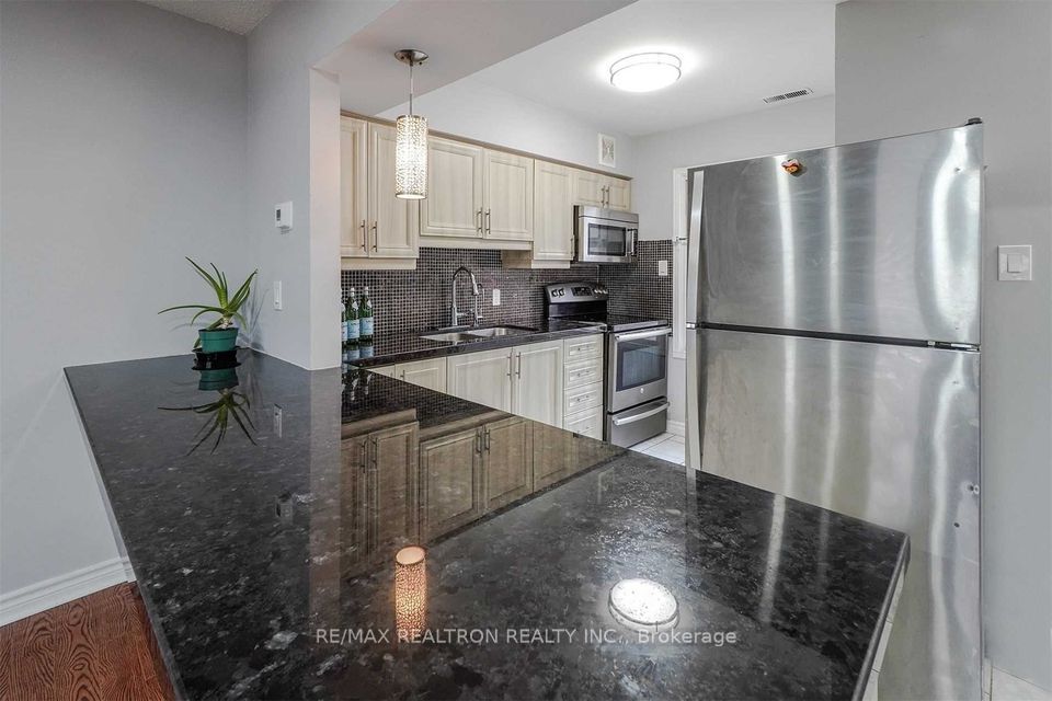 28 Rexdale Boulevard 16, Toronto, ON M9W 5Z3 photo 4