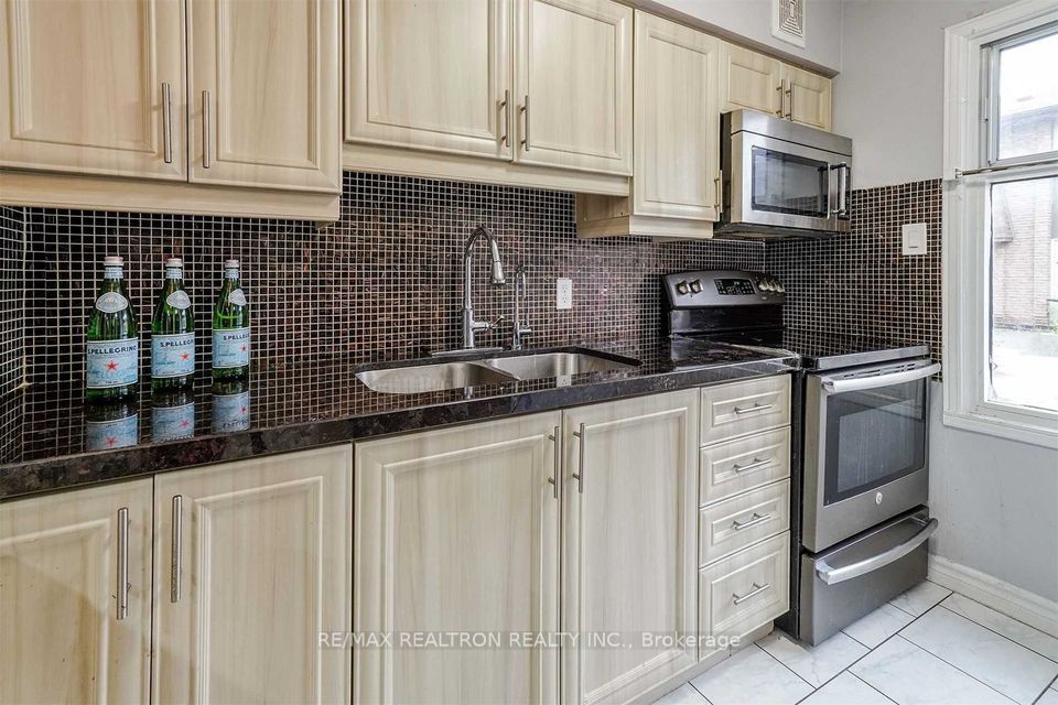 28 Rexdale Boulevard 16, Toronto, ON M9W 5Z3 photo 5