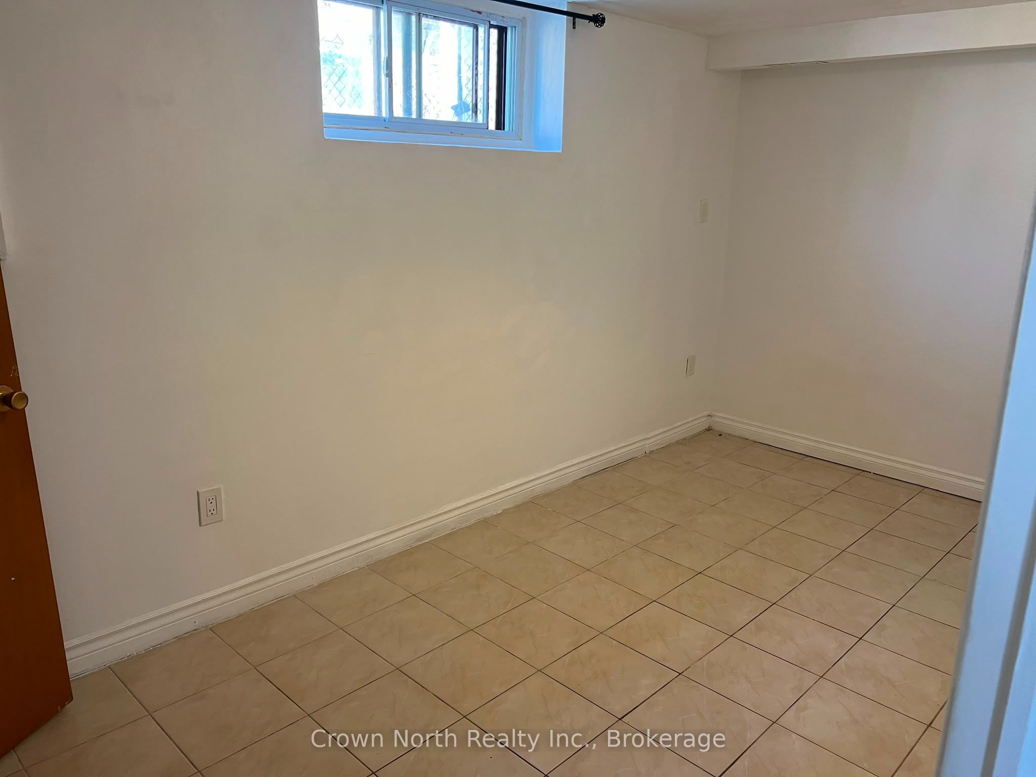 57 Milady Road MAIN, Toronto, ON M9L 2H9 photo 5