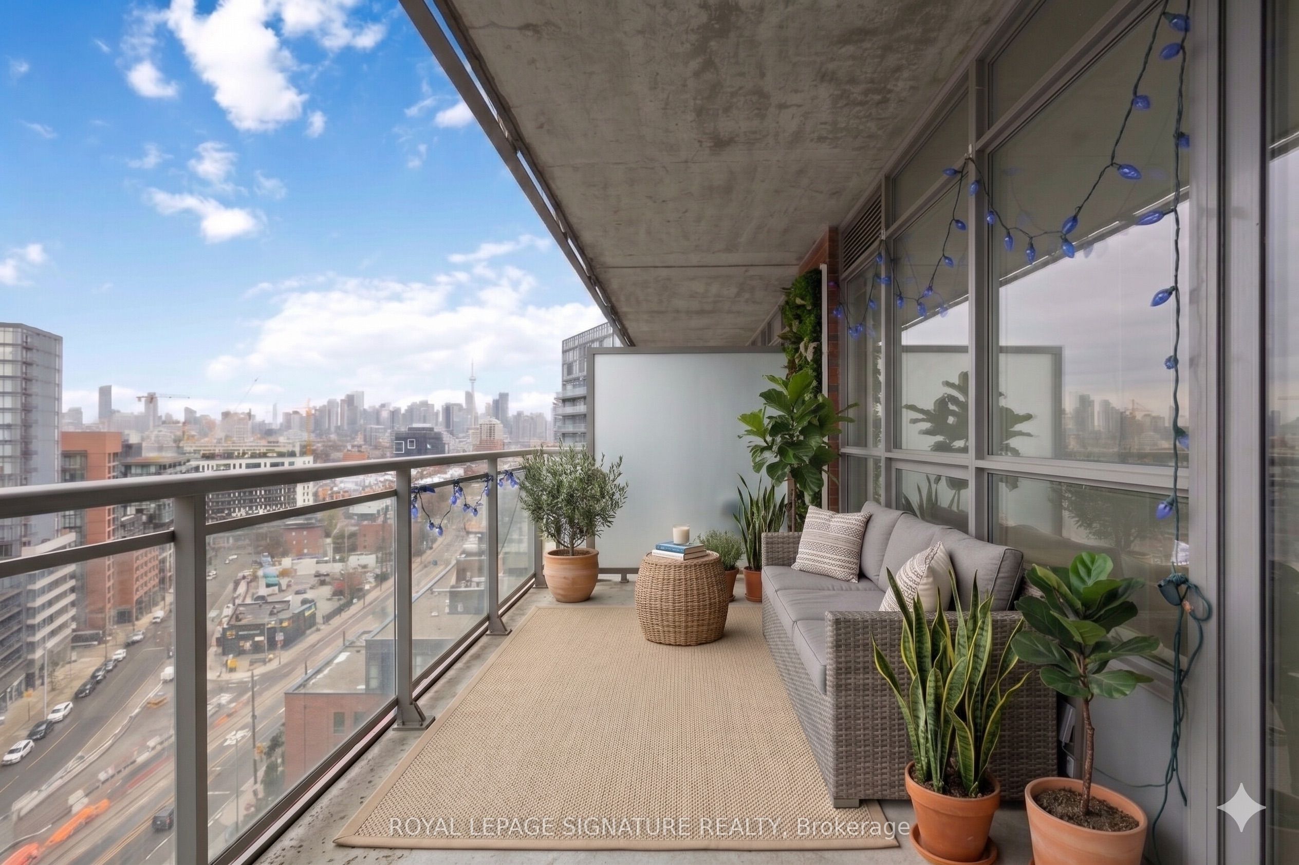 38 Joe Shuster Way 1625, Toronto, ON M6K 0A5