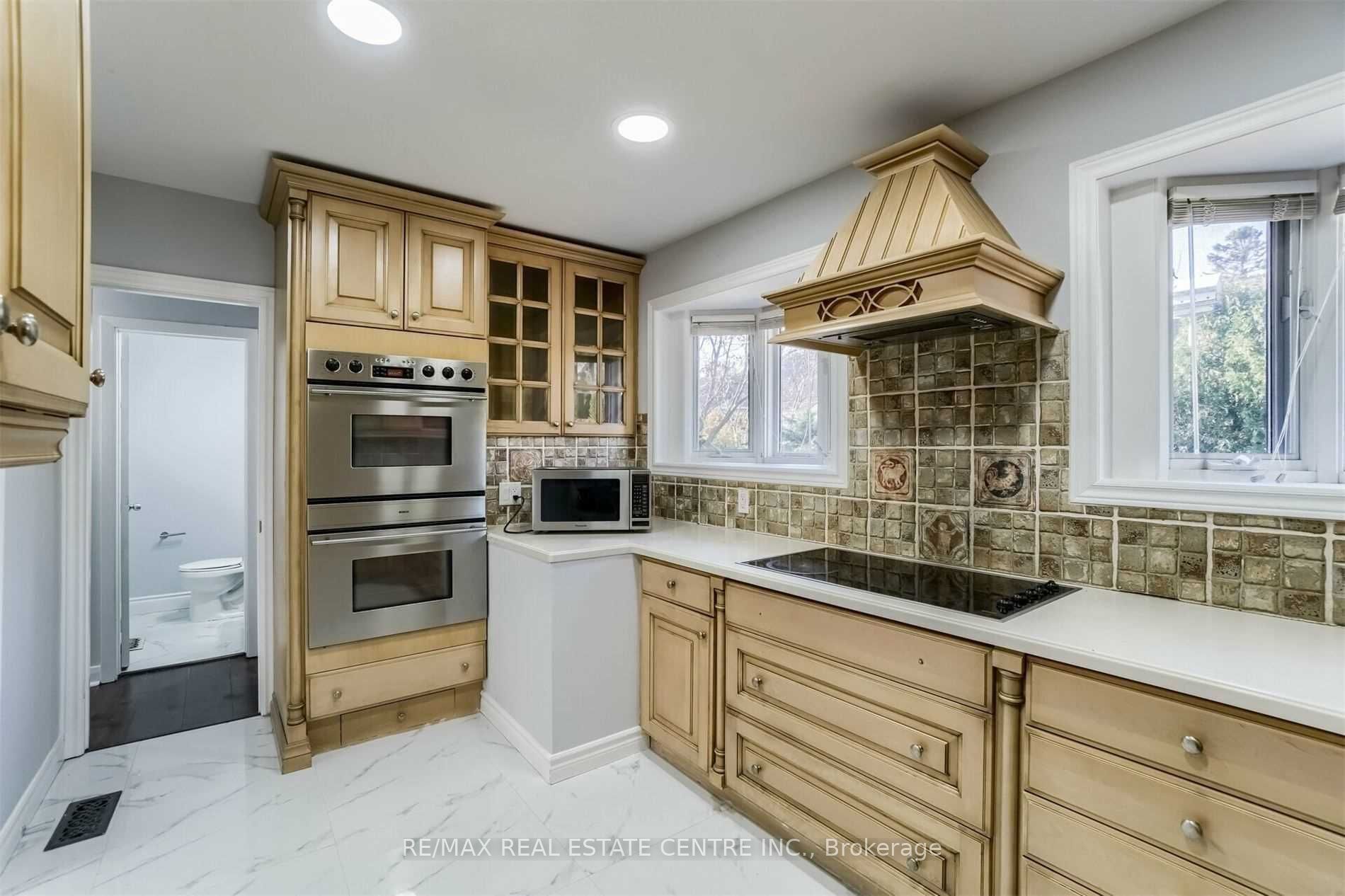 585 Indian Road N, Mississauga, ON L5H 1R1 photo 5