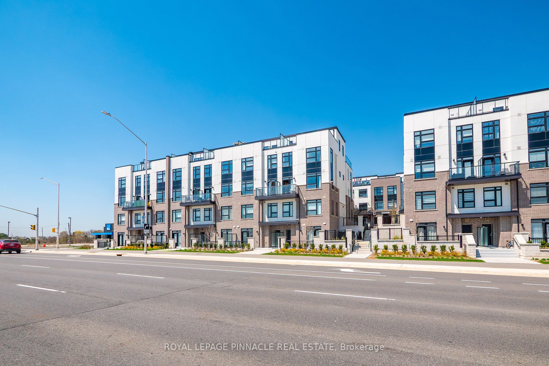 1585 Rose Way 103, Milton, ON L9T 7E7 photo 3
