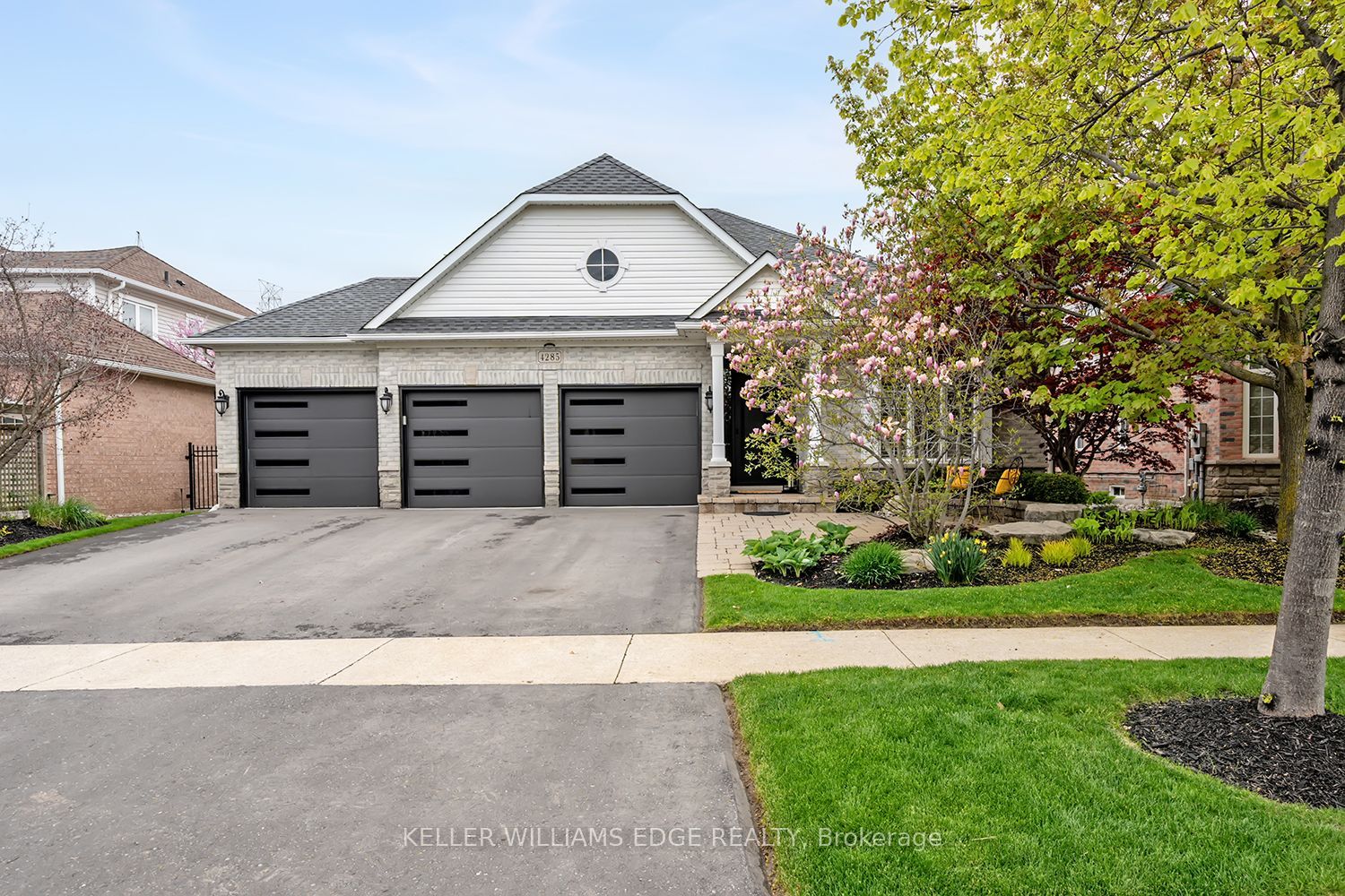 4285 Couples Crescent, Burlington, ON L7M 4Y8 photo 2