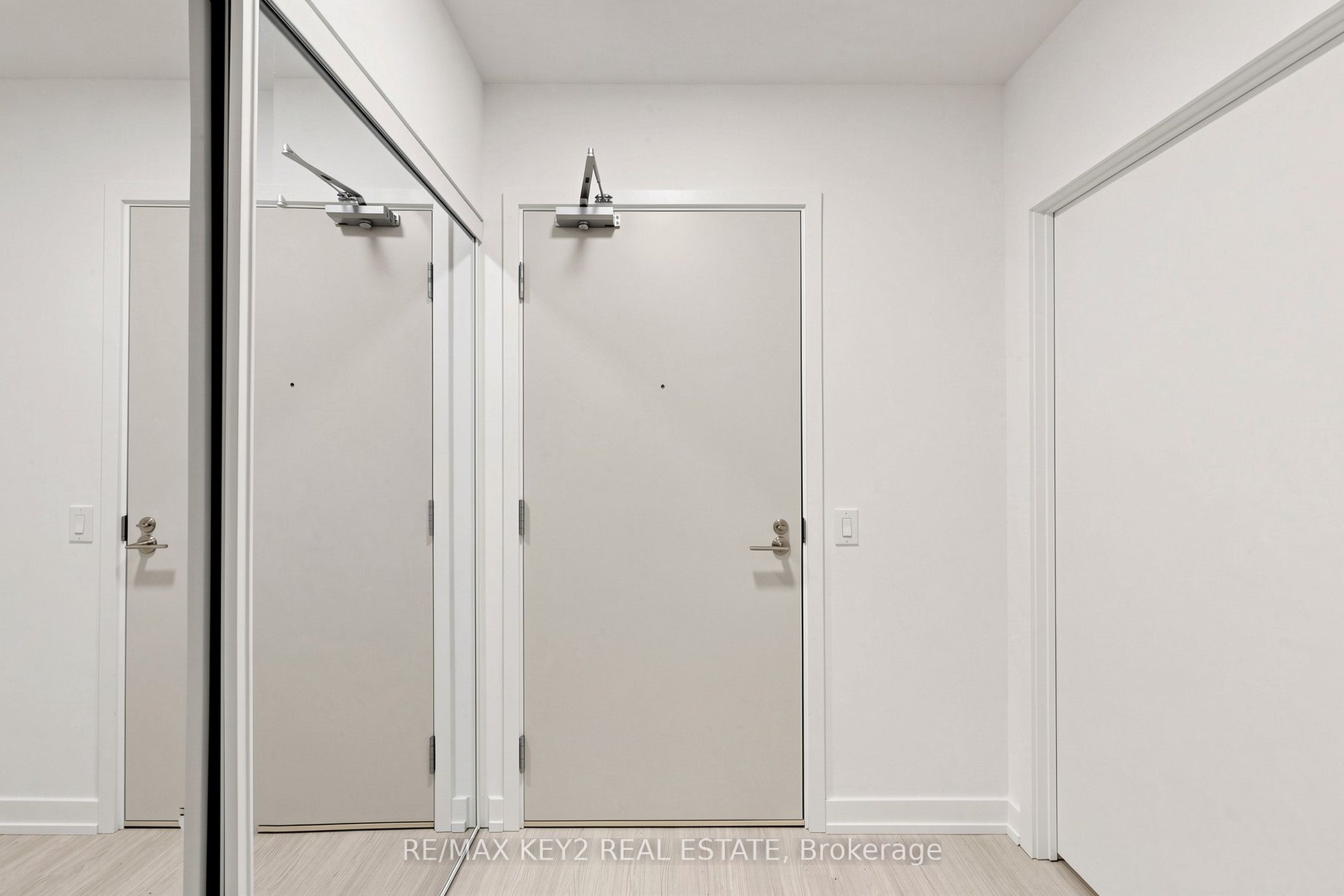 4010 Eglinton Avenue W 216, Toronto, ON M9A 0G5 photo 3