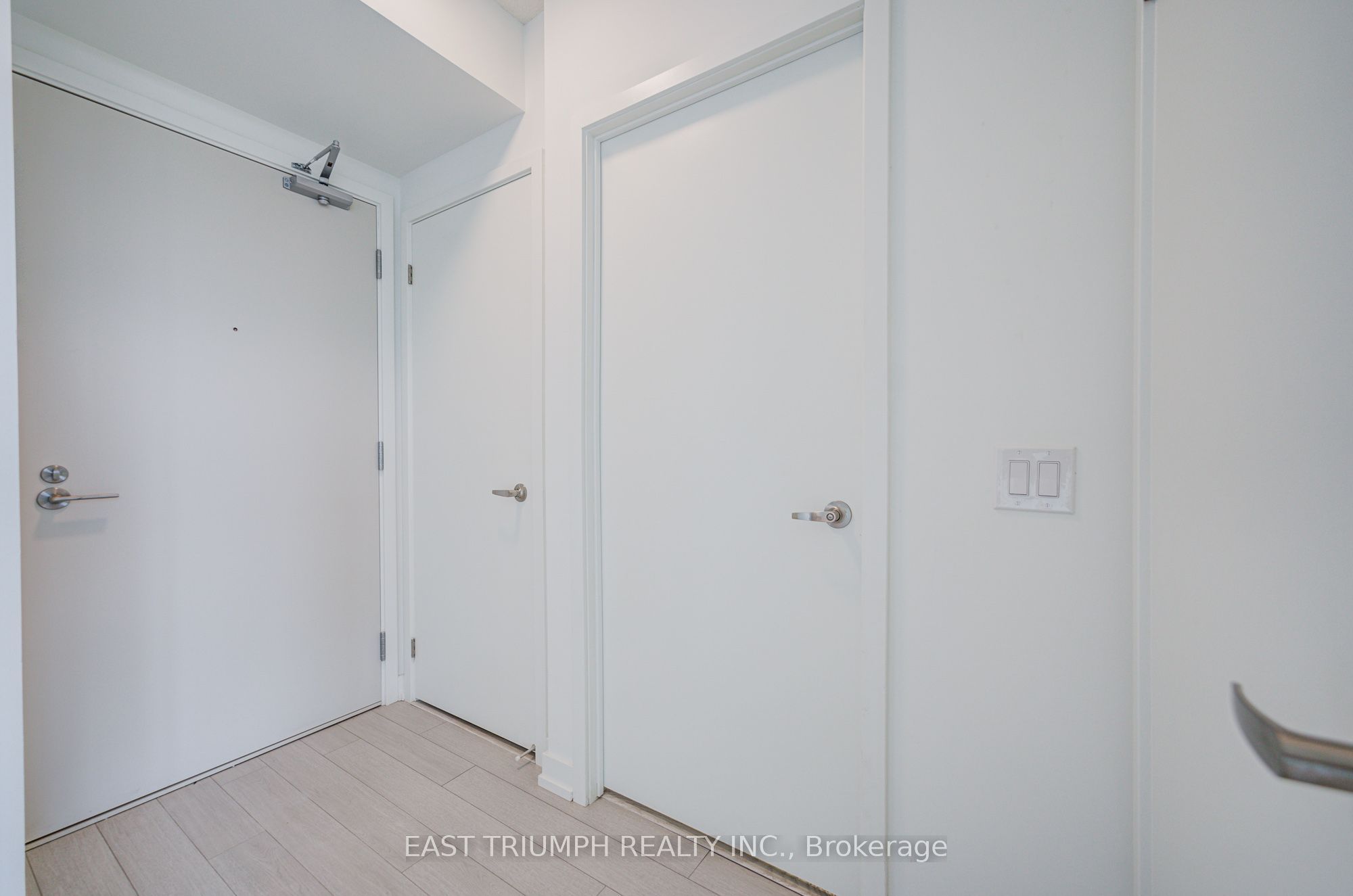4010 Eglinton Avenue W 620, Toronto, ON M9A 4M2 photo 5