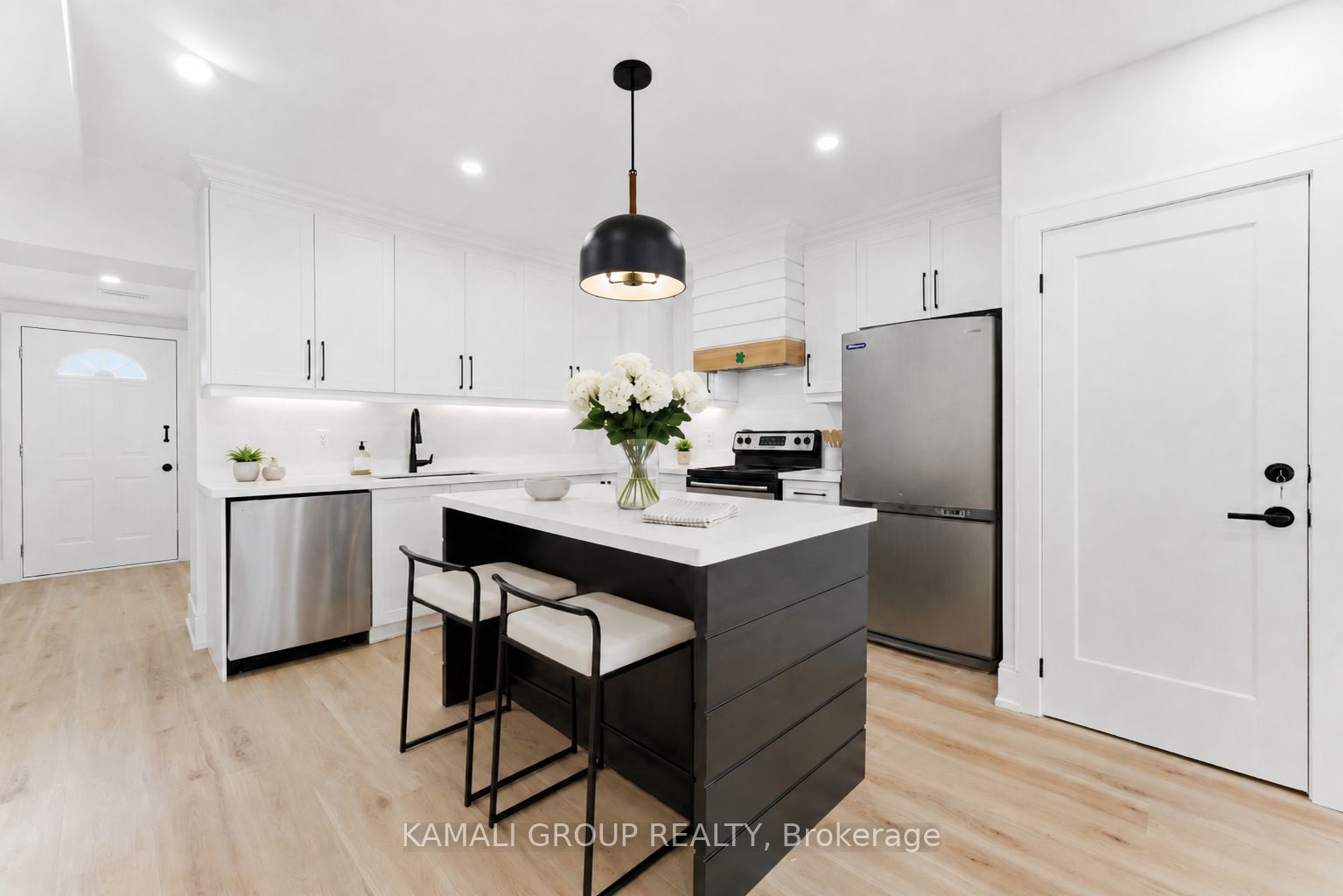 154 Wallace Avenue MAIN & UPPER, Toronto, ON M6H 1V2 photo 3