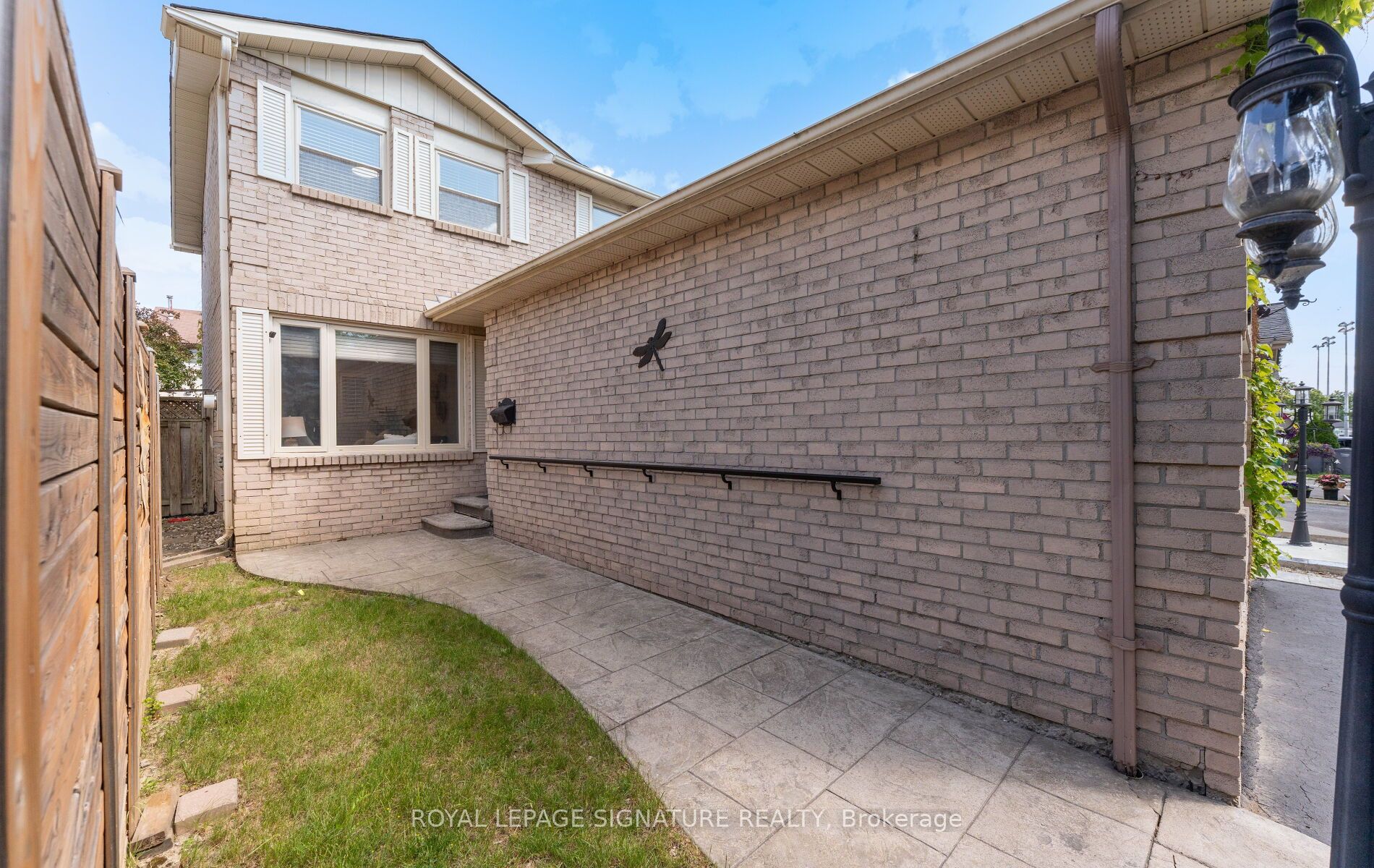 48 Steven Court, Brampton, ON L6Z 3A6 photo 3