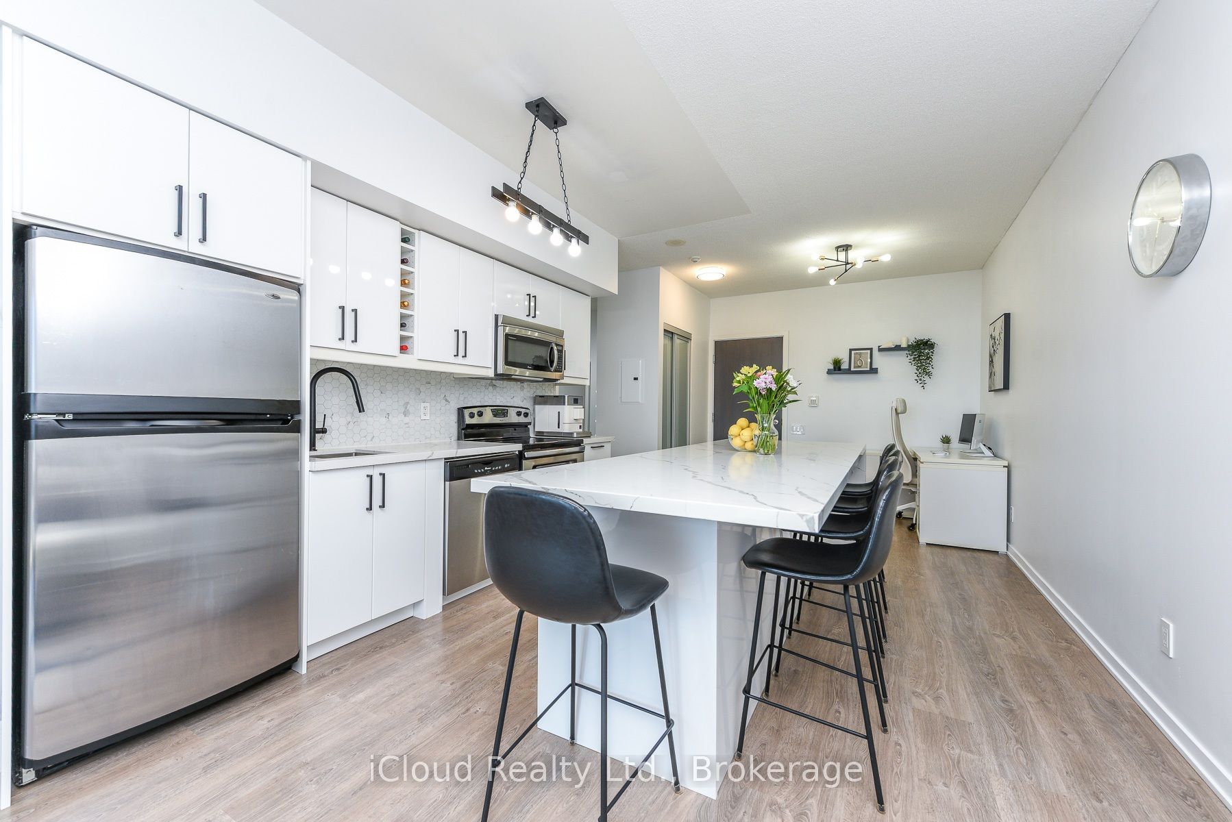 103 The Queensway N/A 1303, Toronto, ON M6S 5B3