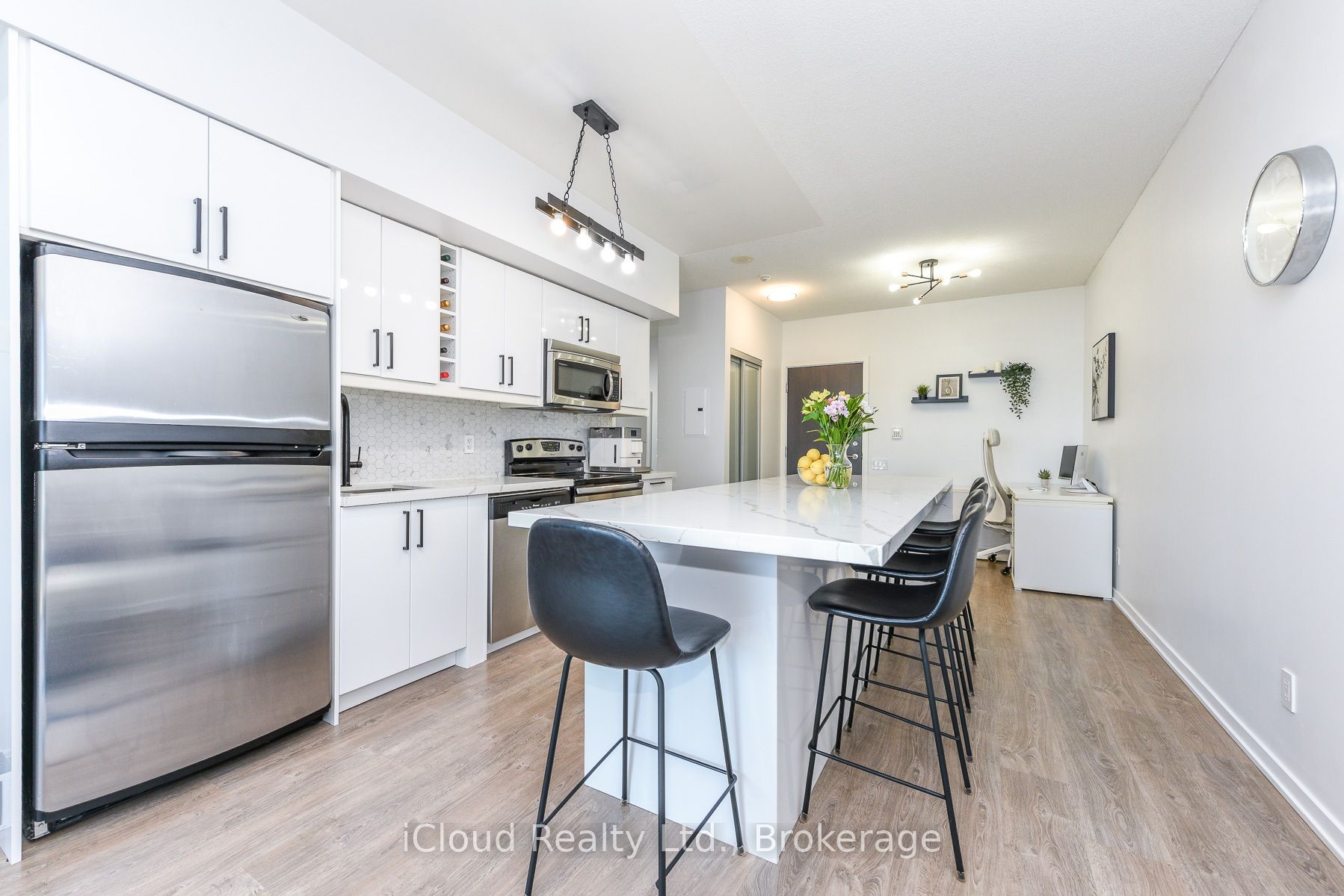 103 The Queensway N/A 1303, Toronto, ON M6S 5B3 photo 2