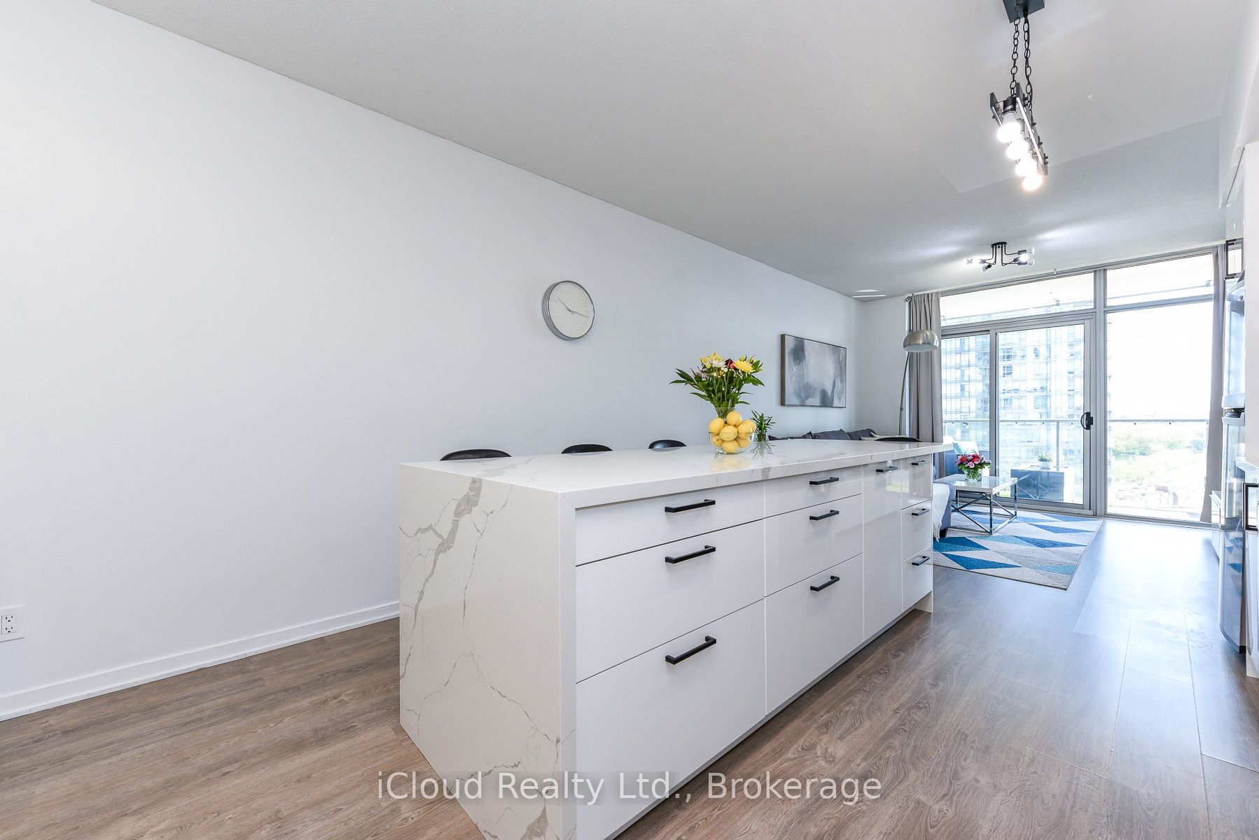 103 The Queensway N/A 1303, Toronto, ON M6S 5B3 photo 4