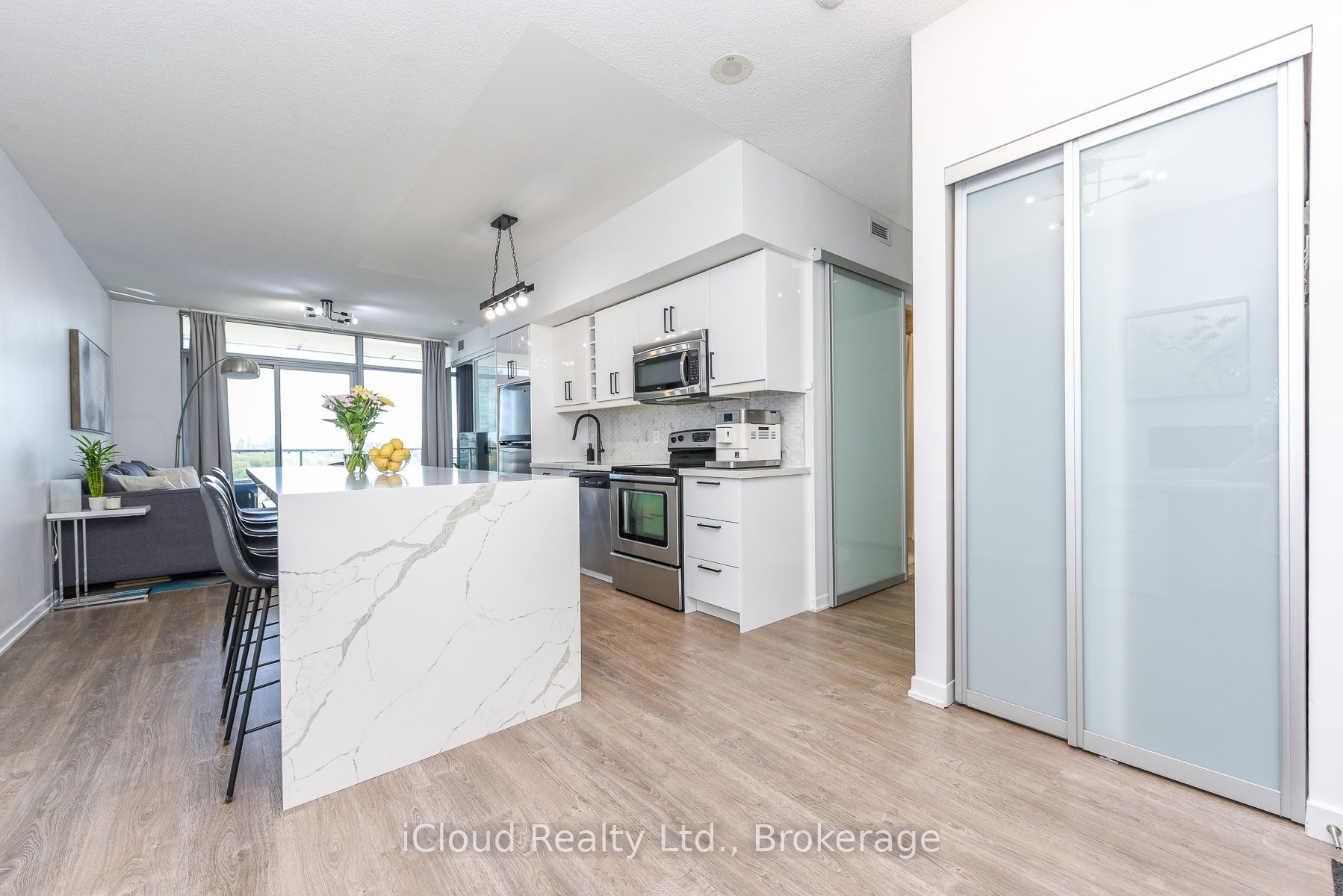 103 The Queensway N/A 1303, Toronto, ON M6S 5B3 photo 5