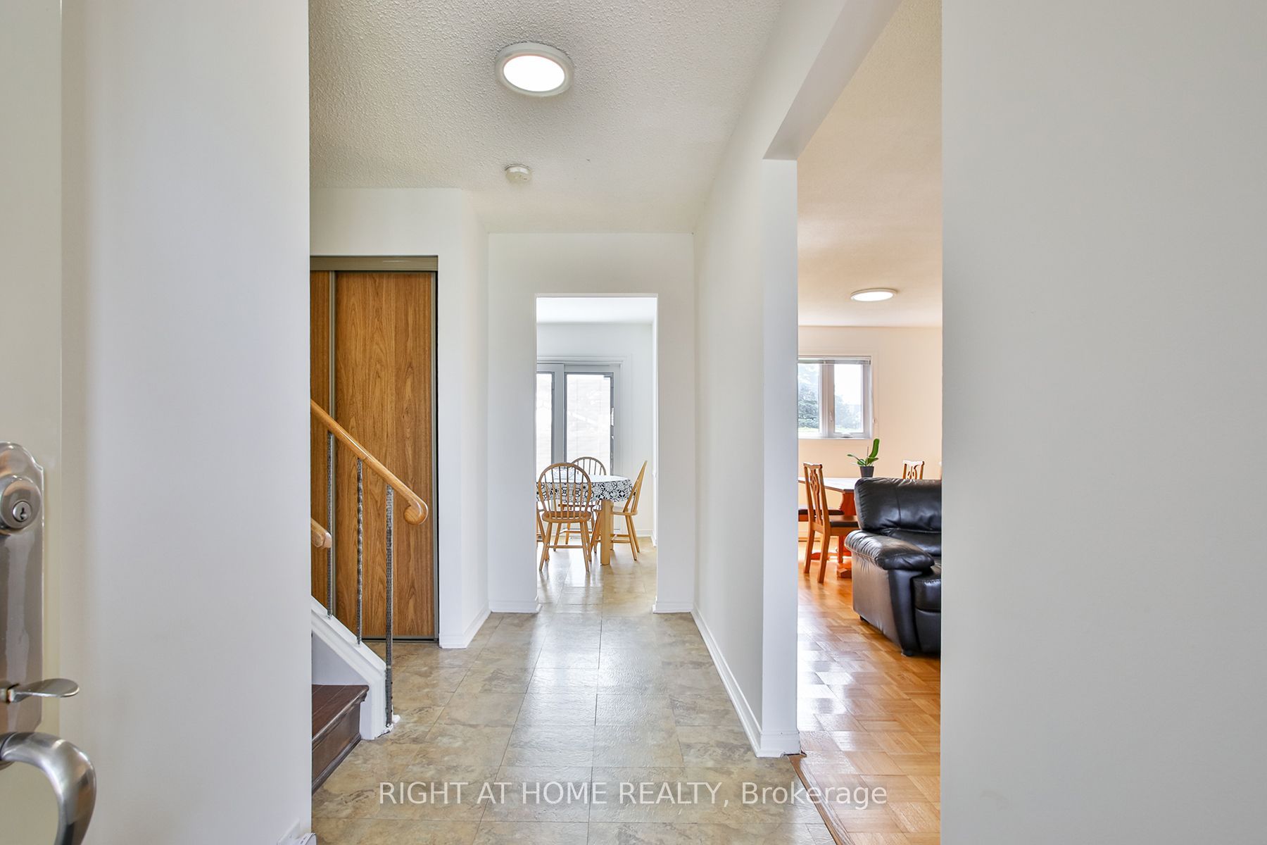 56 Cathy Jean Crescent, Toronto, ON M9V 4T3 photo 3