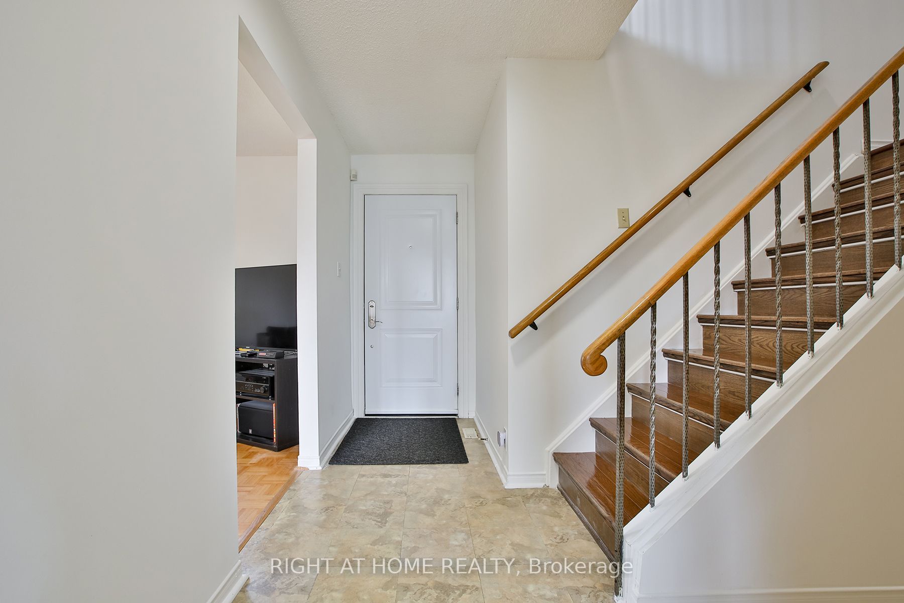 56 Cathy Jean Crescent, Toronto, ON M9V 4T3 photo 4