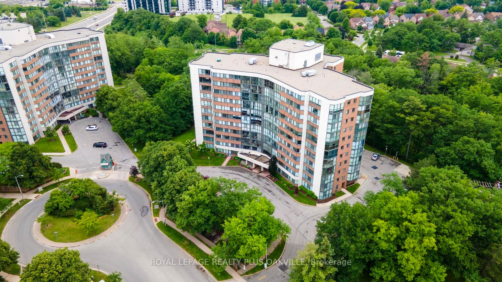 1240 Marlborough Court 1006, Oakville, ON L6H 3K7 photo 2