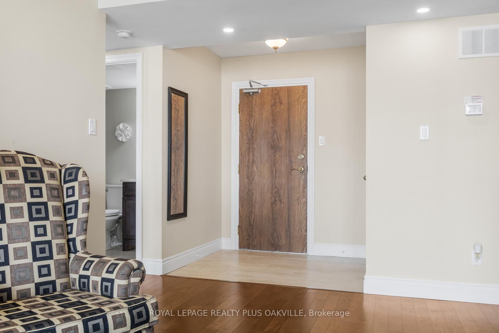 1240 Marlborough Court 1006, Oakville, ON L6H 3K7 photo 4