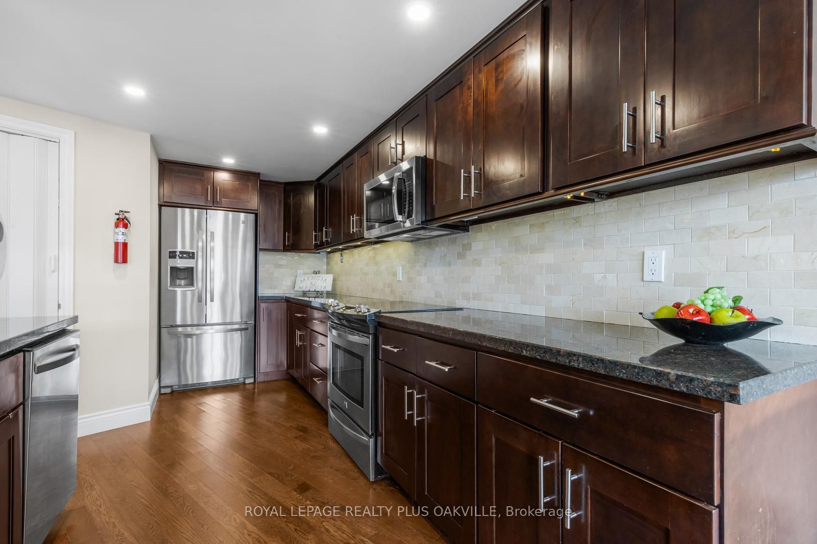 1240 Marlborough Court 1006, Oakville, ON L6H 3K7 photo 5