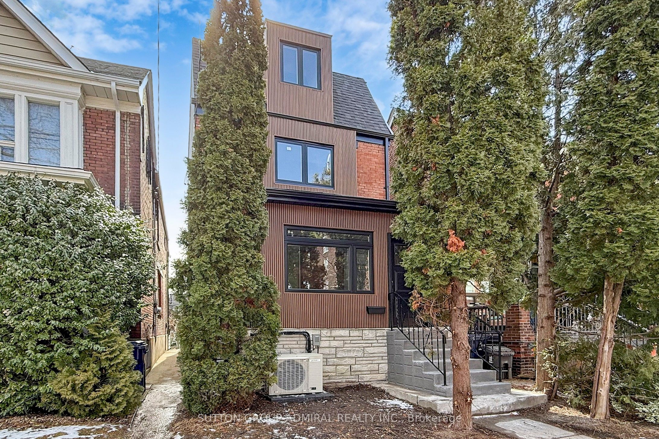 109 Fermanagh Avenue, Toronto, ON M6R 1M1