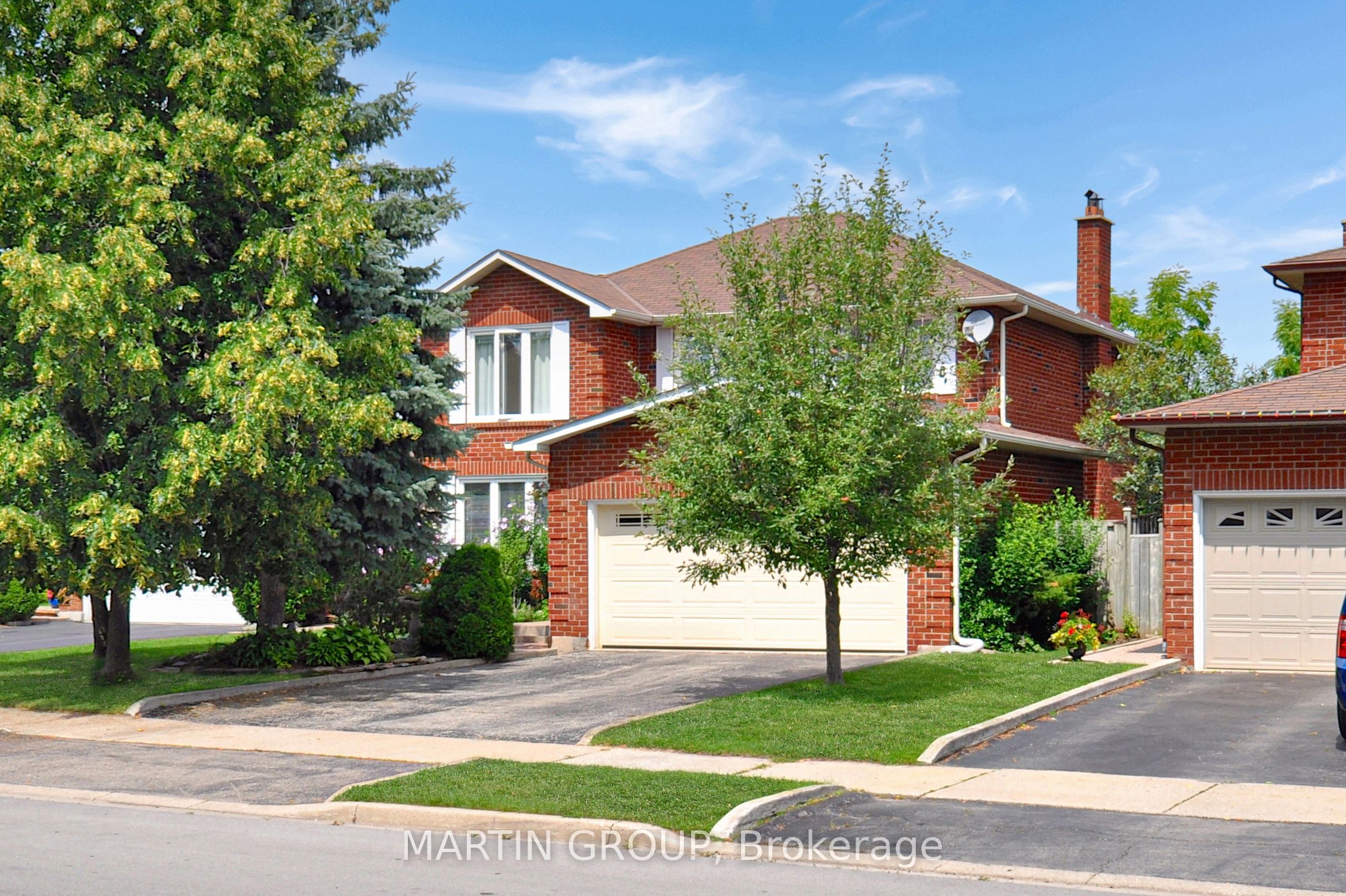 2083 Pen Street, Oakville, ON L6H 3L2 photo 2